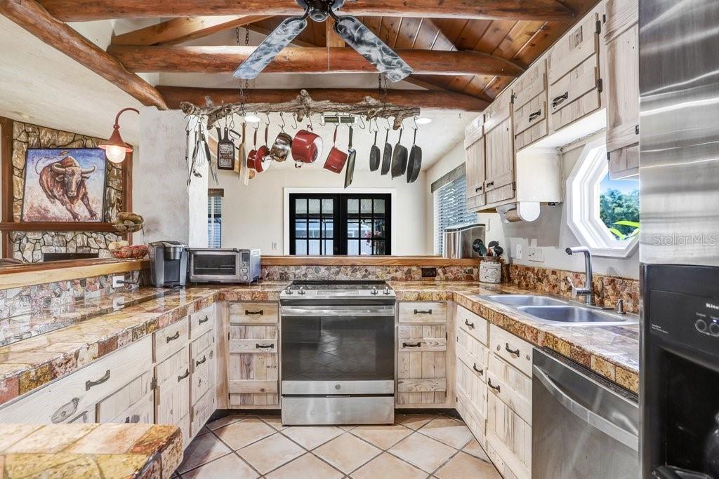 7321 CALADESIA DR, SARASOTA, FL, 34243