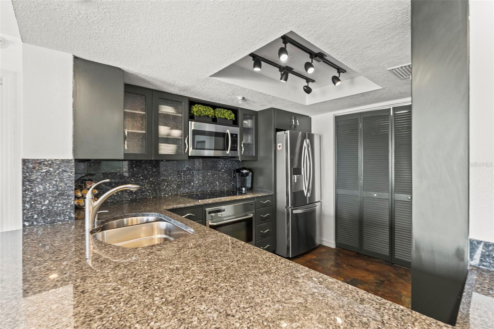 7432 SUNSHINE SKYWAY LN S #402, ST PETERSBURG, FL, 33711