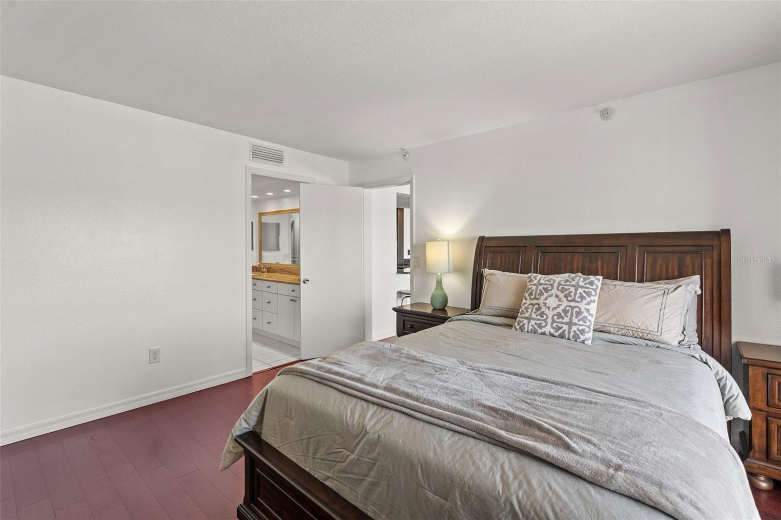 7432 SUNSHINE SKYWAY LN S #402, ST PETERSBURG, FL, 33711