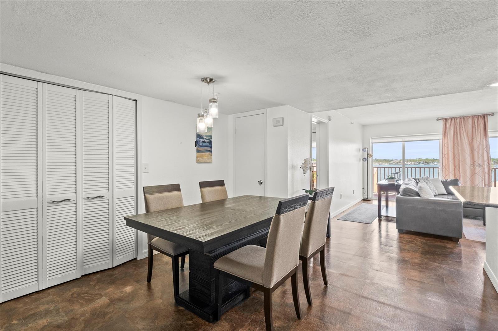 7432 SUNSHINE SKYWAY LN S #402, ST PETERSBURG, FL, 33711