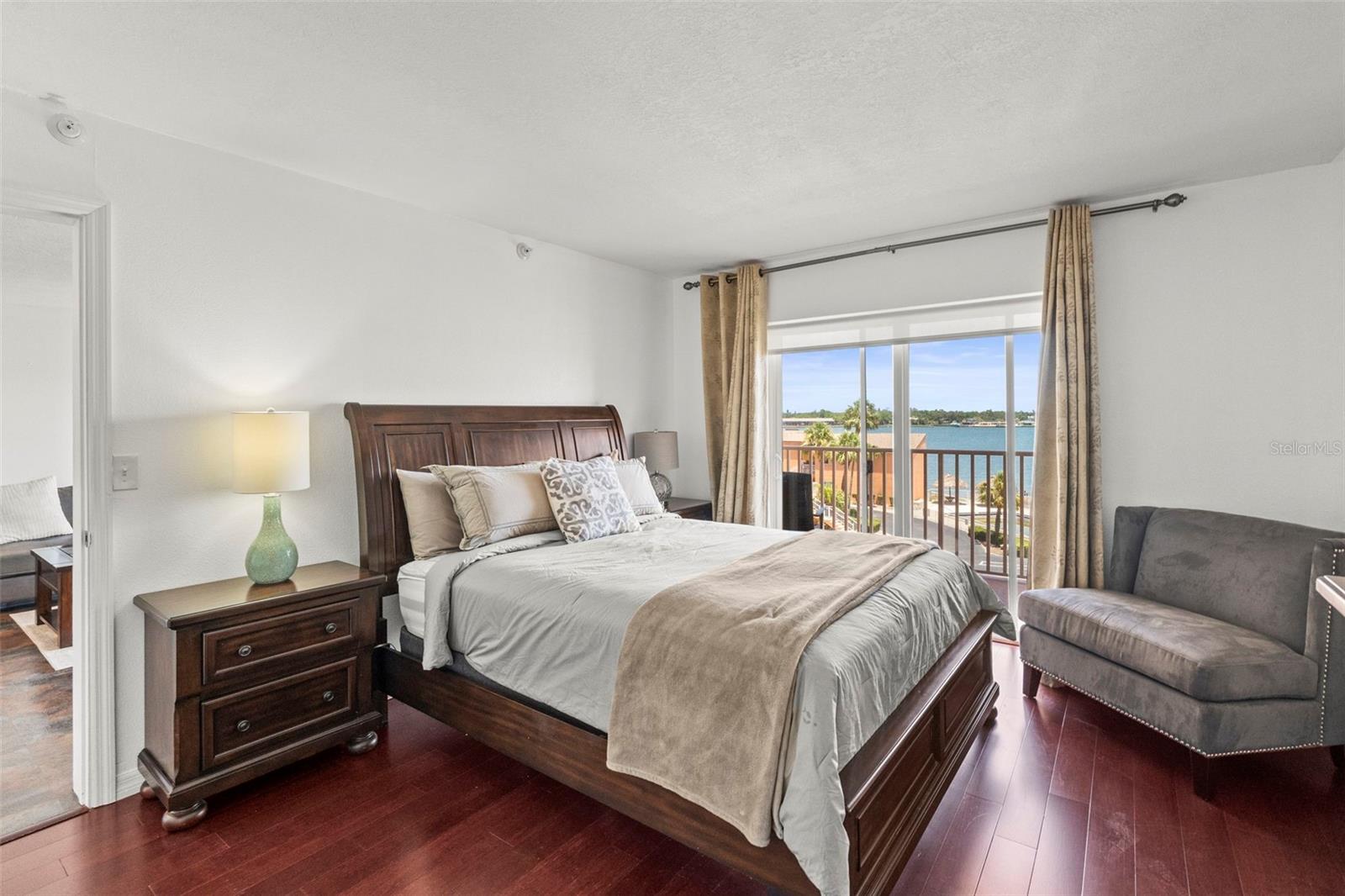 7432 SUNSHINE SKYWAY LN S #402, ST PETERSBURG, FL, 33711