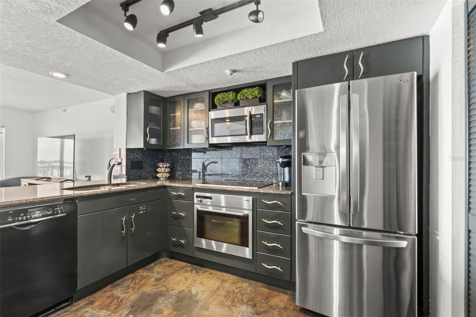 7432 SUNSHINE SKYWAY LN S #402, ST PETERSBURG, FL, 33711