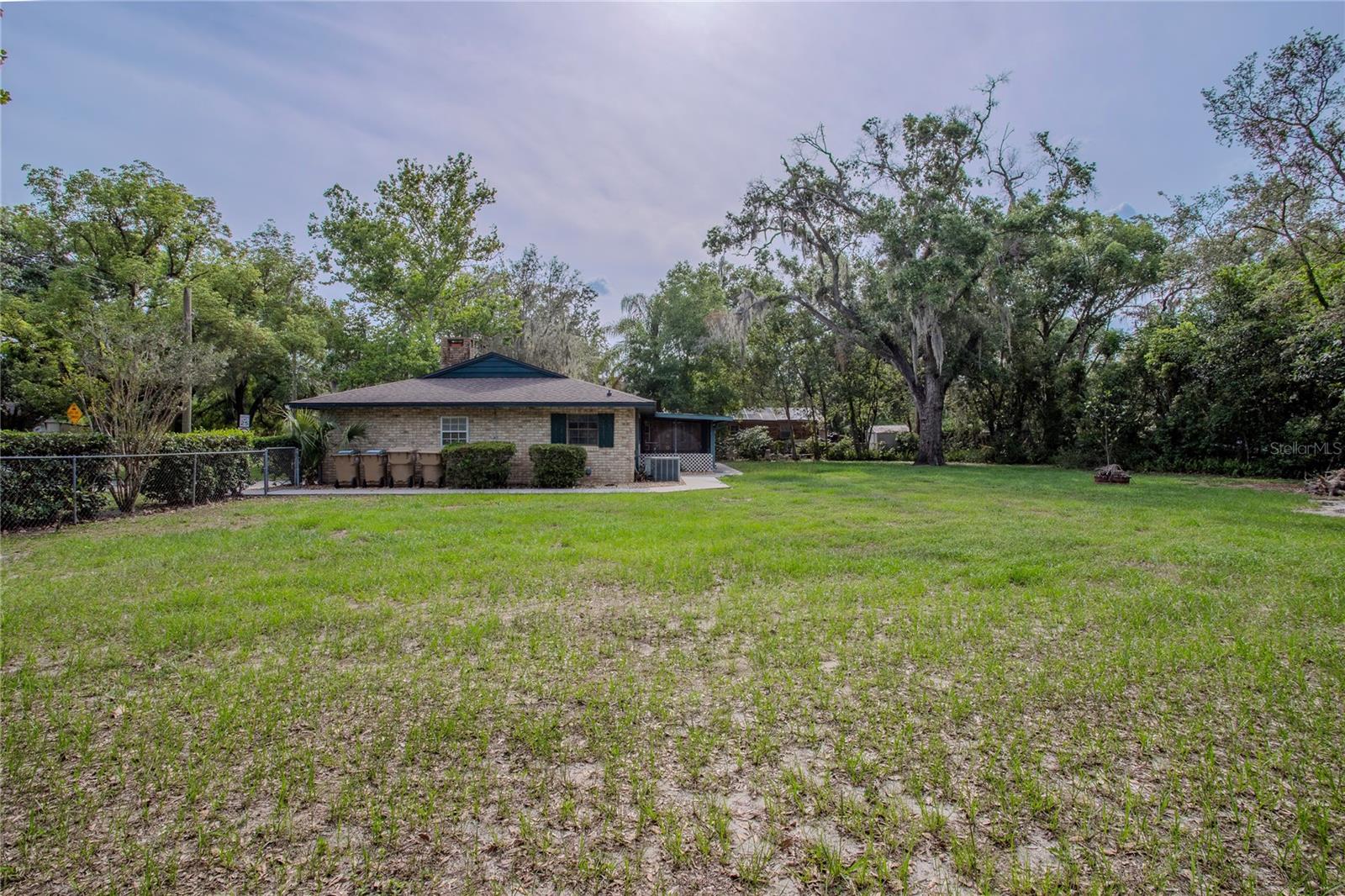 18015 PALM ST, UMATILLA, FL, 32784