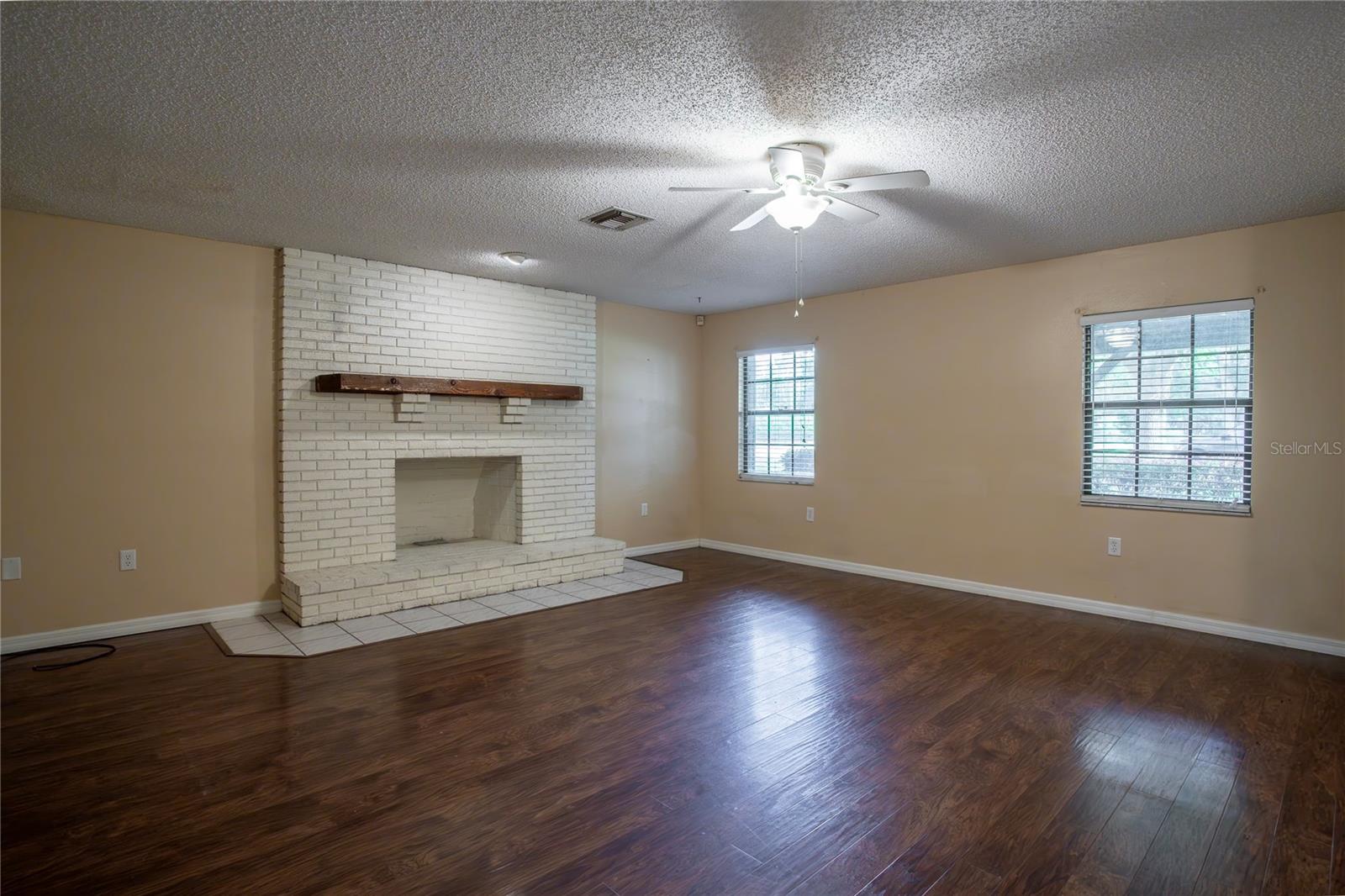 18015 PALM ST, UMATILLA, FL, 32784