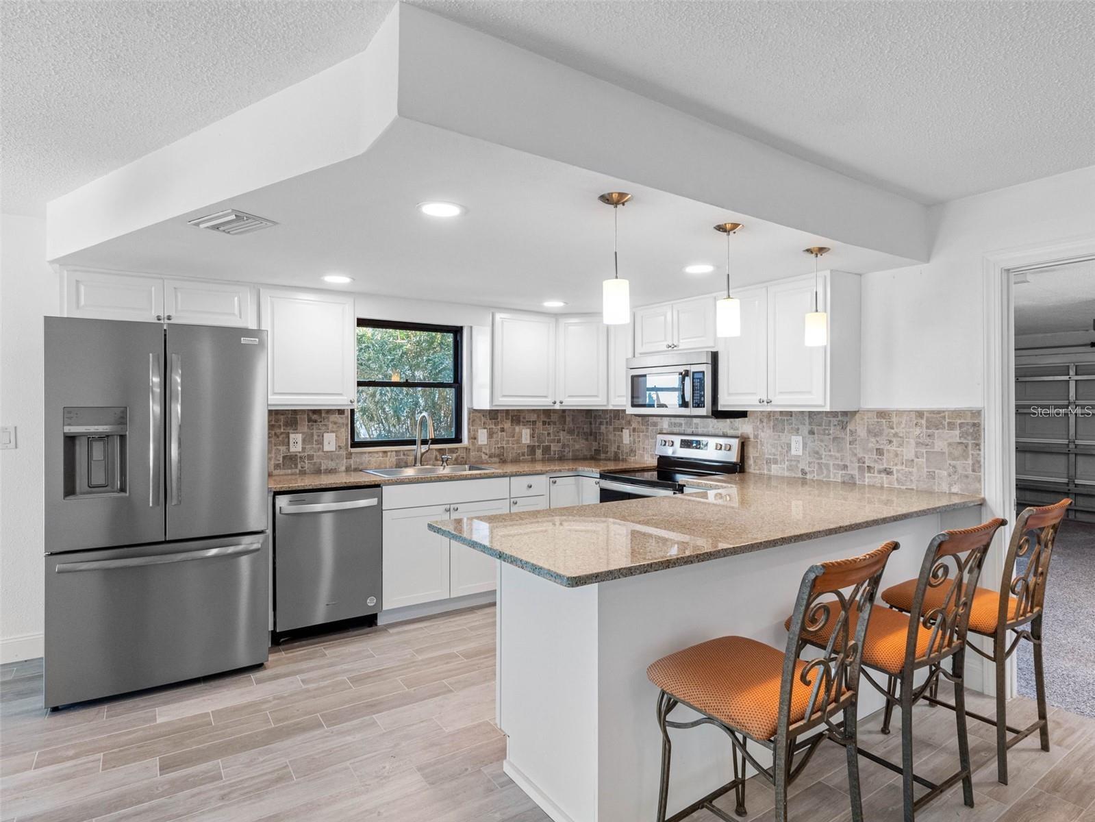 562 JOHNS PASS AVE, MADEIRA BEACH, FL, 33708