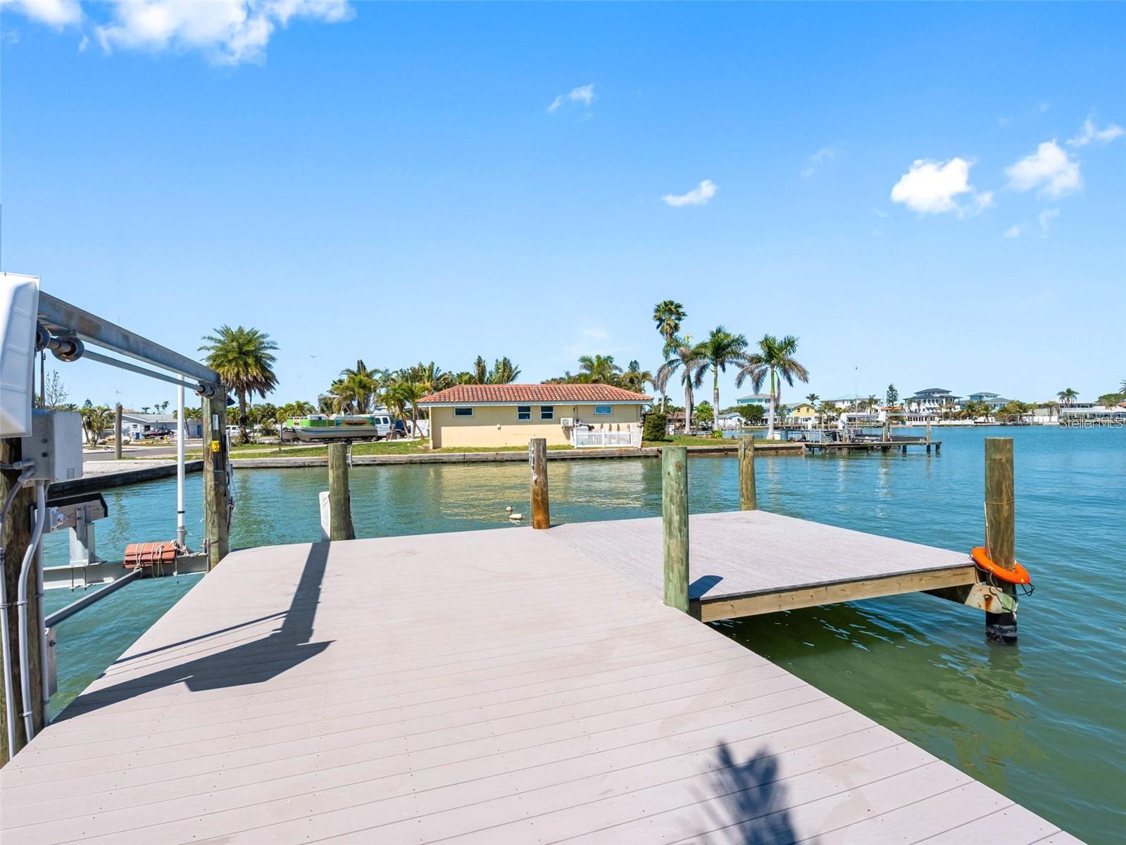 562 JOHNS PASS AVE, MADEIRA BEACH, FL, 33708