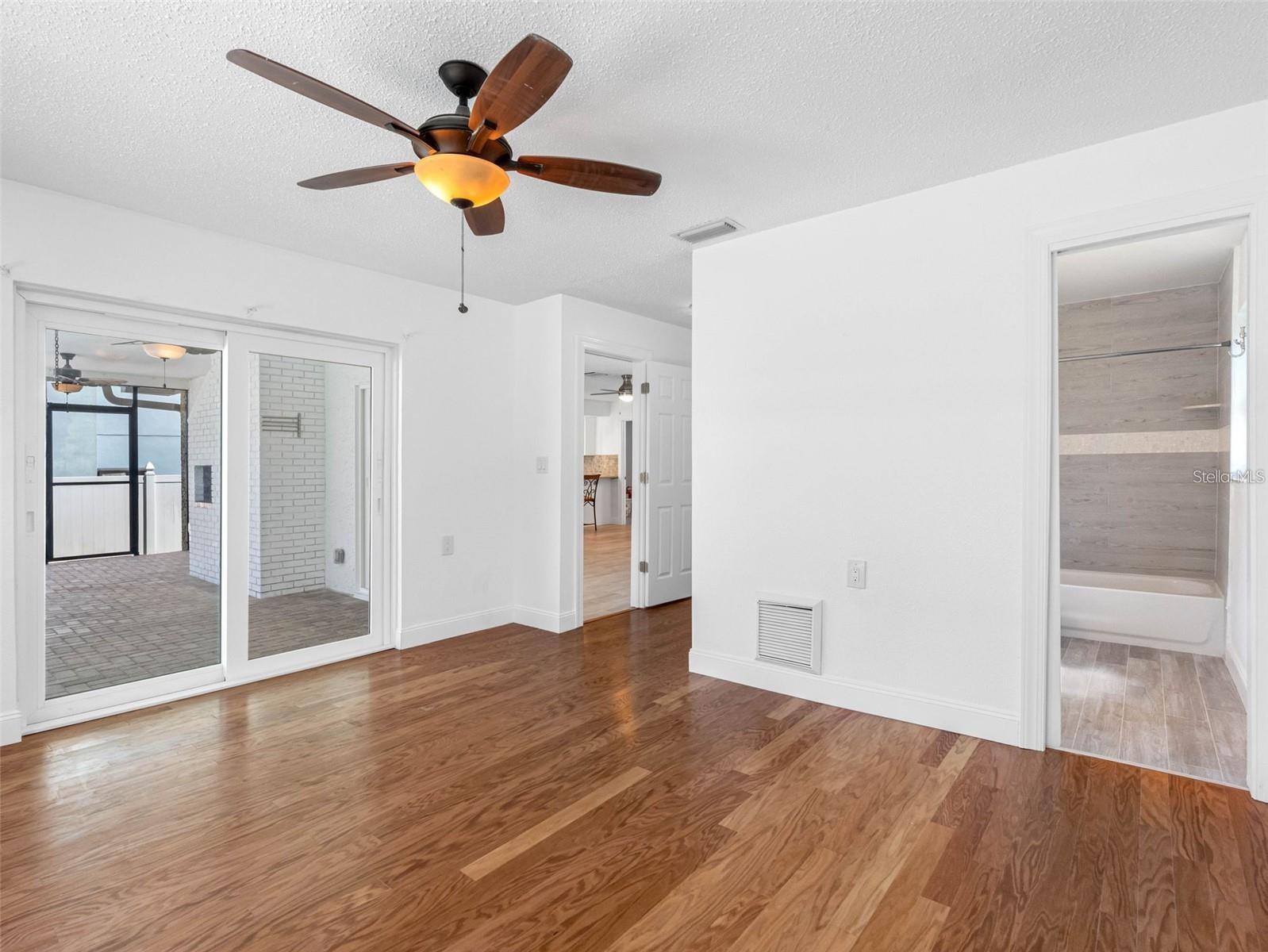 562 JOHNS PASS AVE, MADEIRA BEACH, FL, 33708