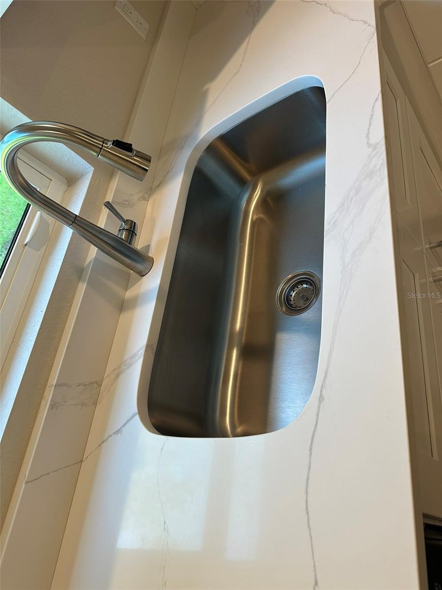 281 SUNFLOWER ST, PUNTA GORDA, FL, 33982