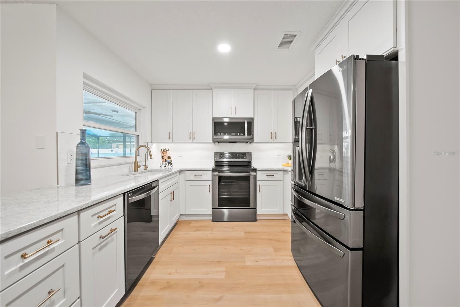 3925 DUNAIRE DR, VALRICO, FL, 33596