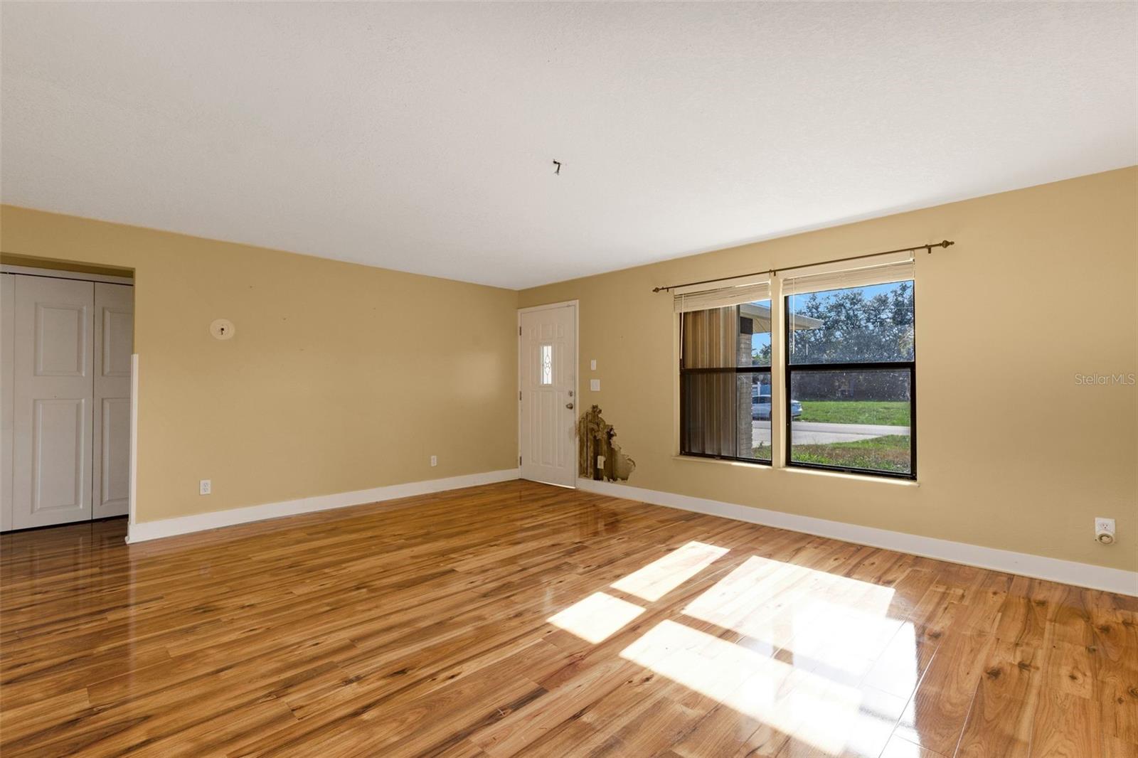 910 SE 23RD PL, CAPE CORAL, FL, 33990