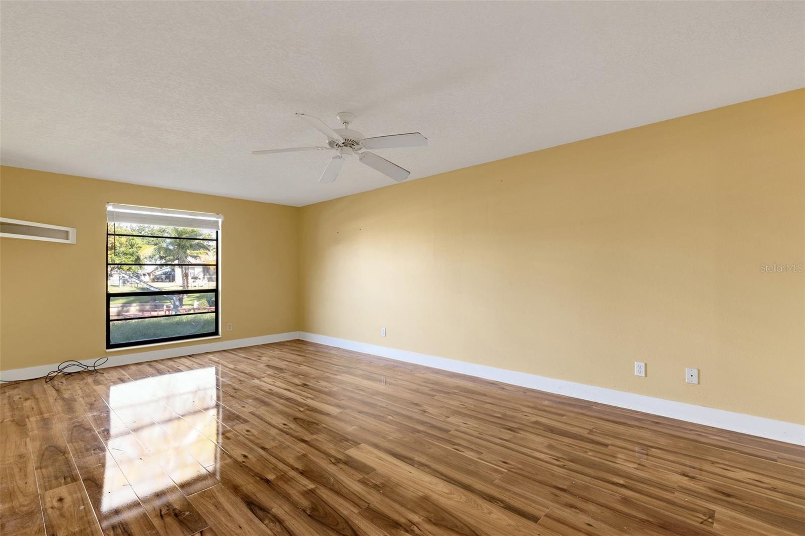 910 SE 23RD PL, CAPE CORAL, FL, 33990