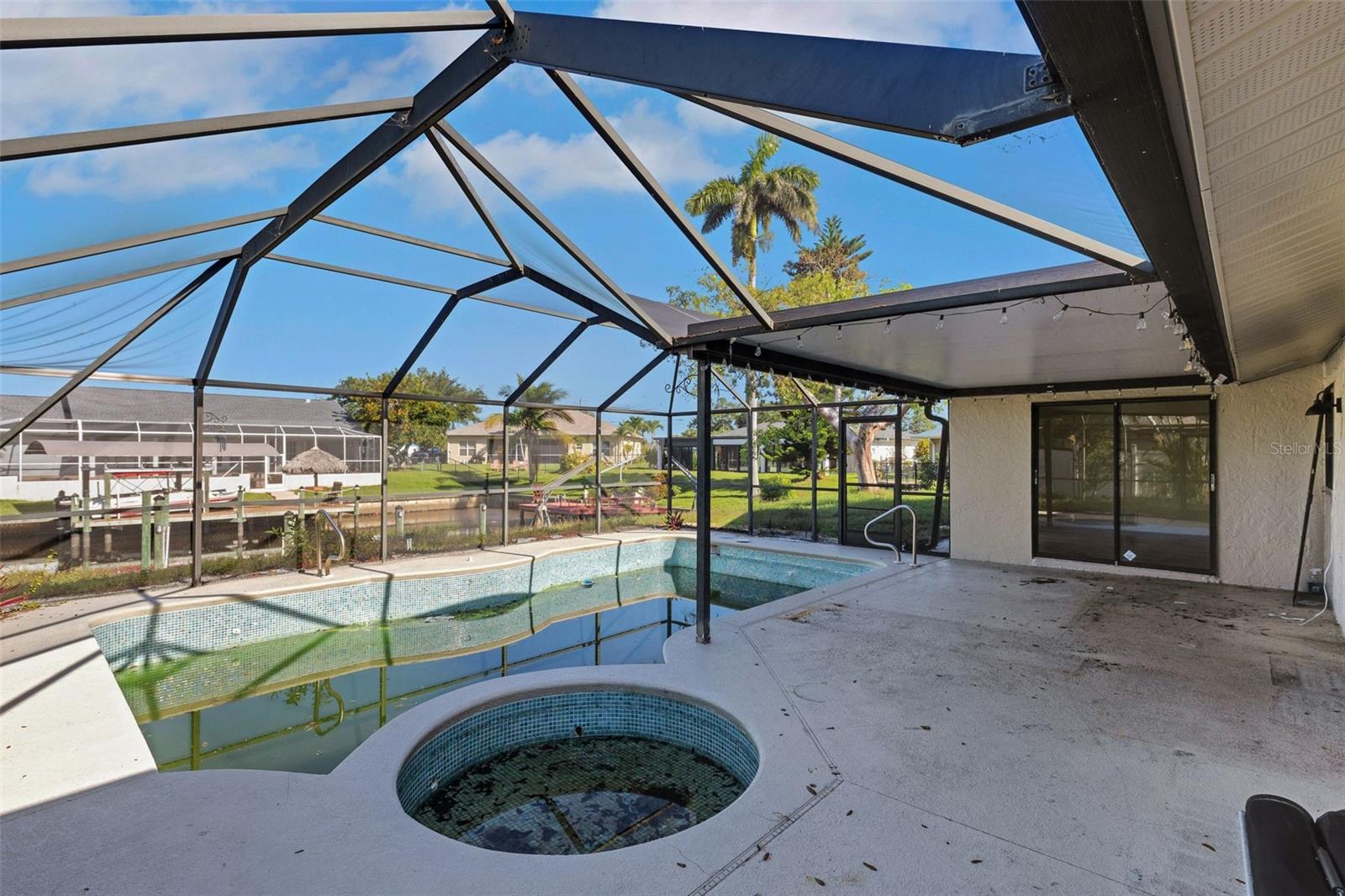 910 SE 23RD PL, CAPE CORAL, FL, 33990