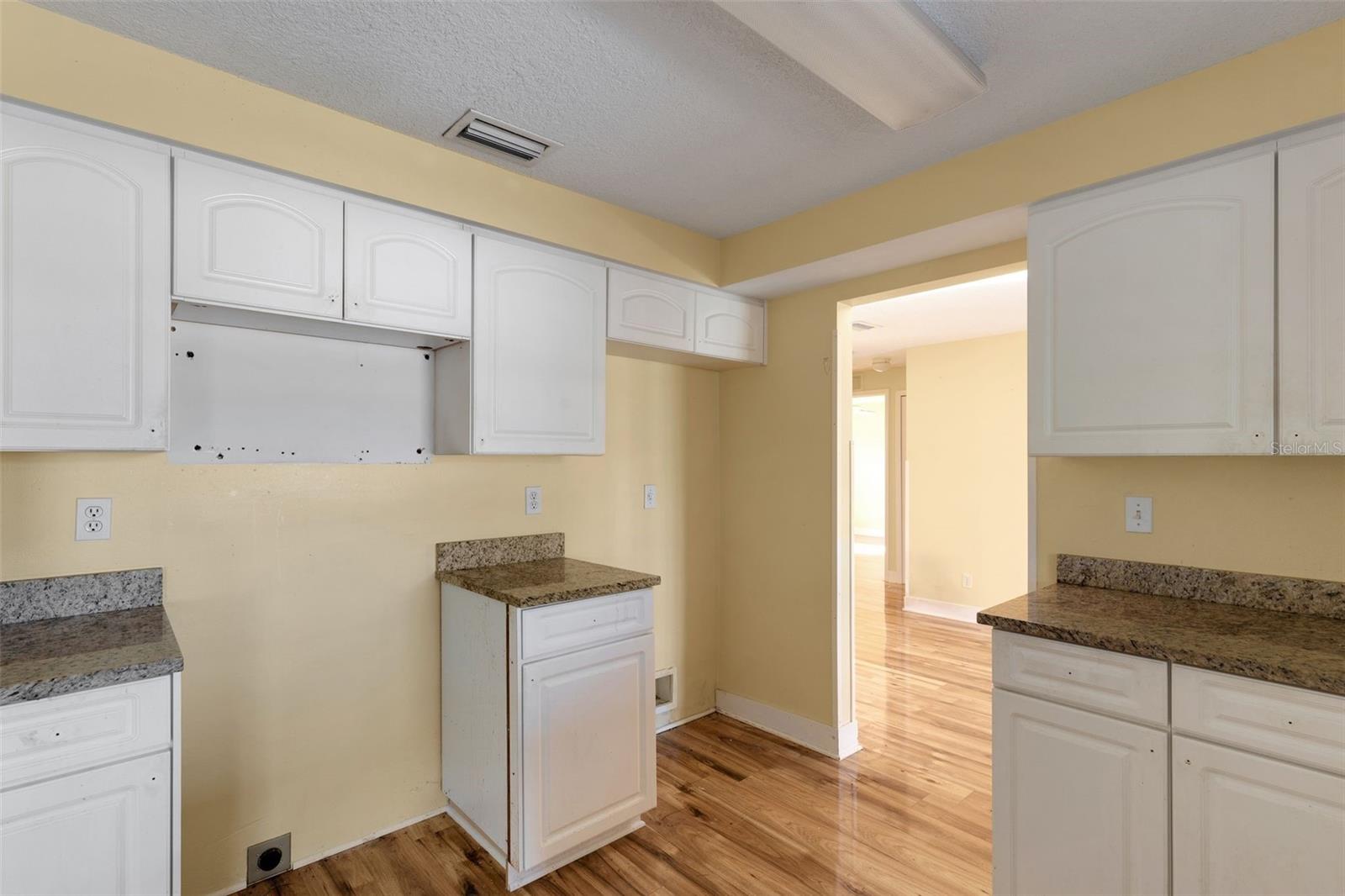 910 SE 23RD PL, CAPE CORAL, FL, 33990