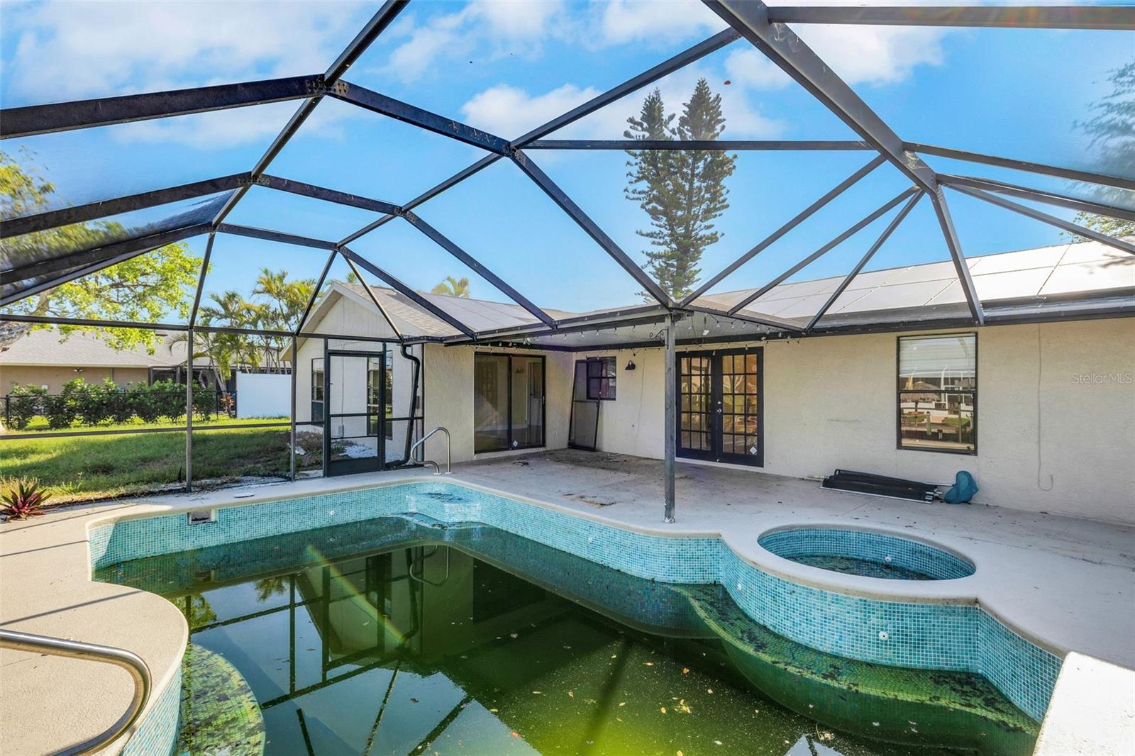 910 SE 23RD PL, CAPE CORAL, FL, 33990