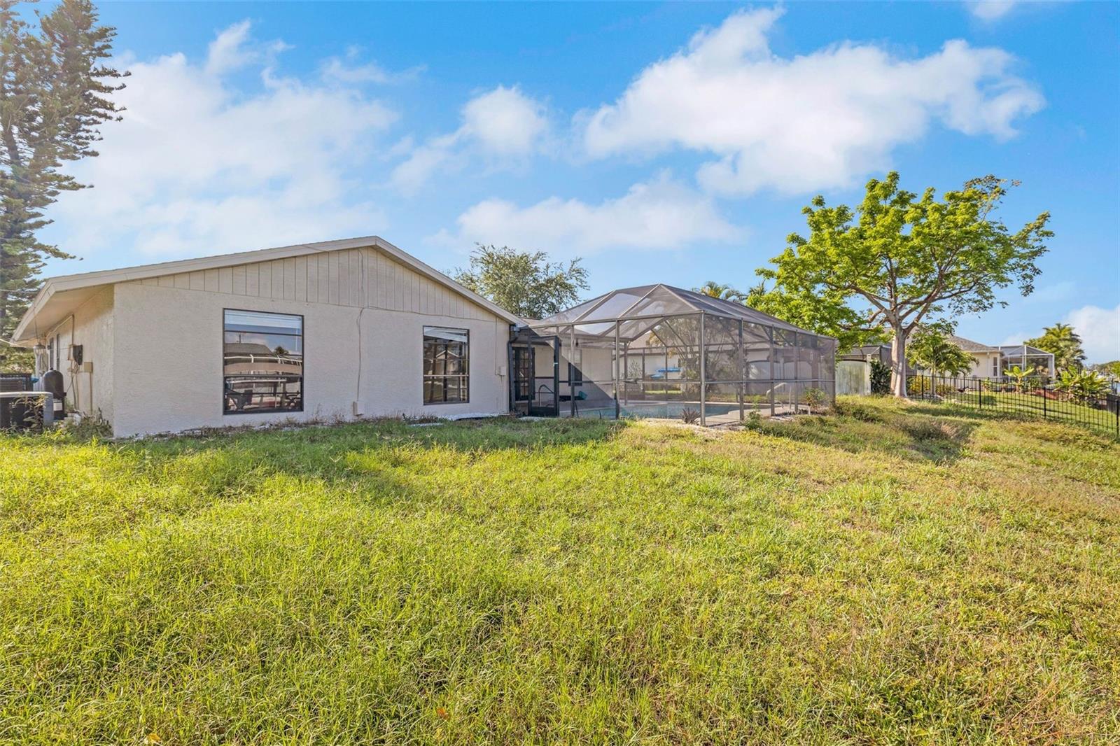 910 SE 23RD PL, CAPE CORAL, FL, 33990