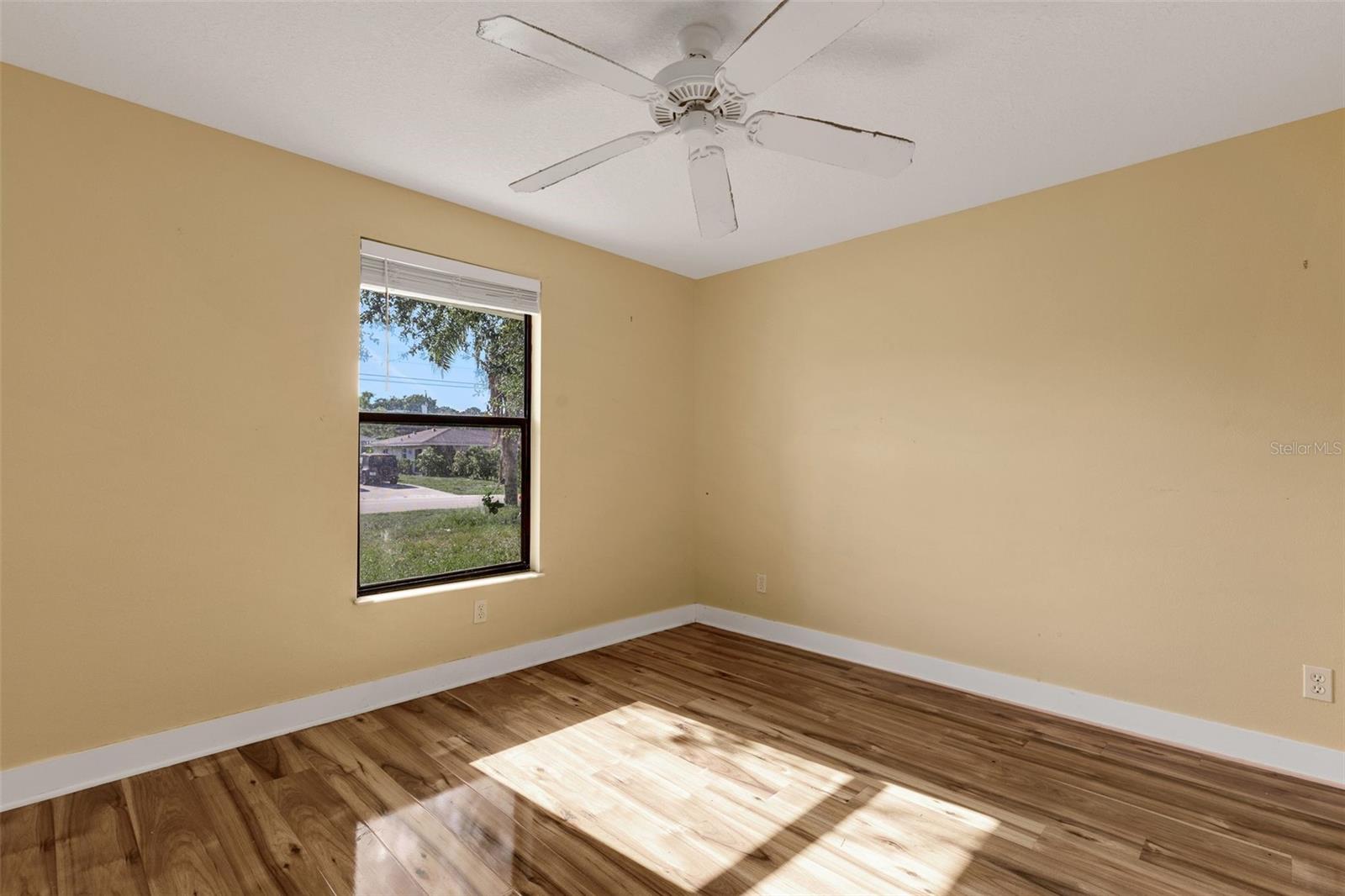 910 SE 23RD PL, CAPE CORAL, FL, 33990