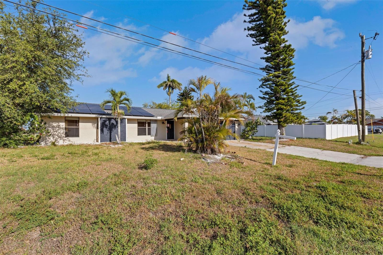 910 SE 23RD PL, CAPE CORAL, FL, 33990