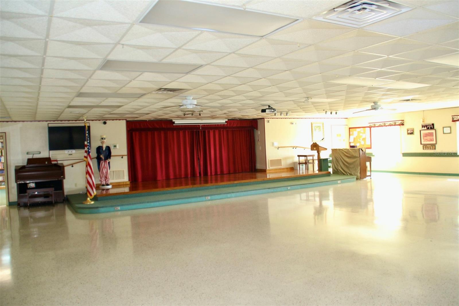 TB8388667 Property Photo