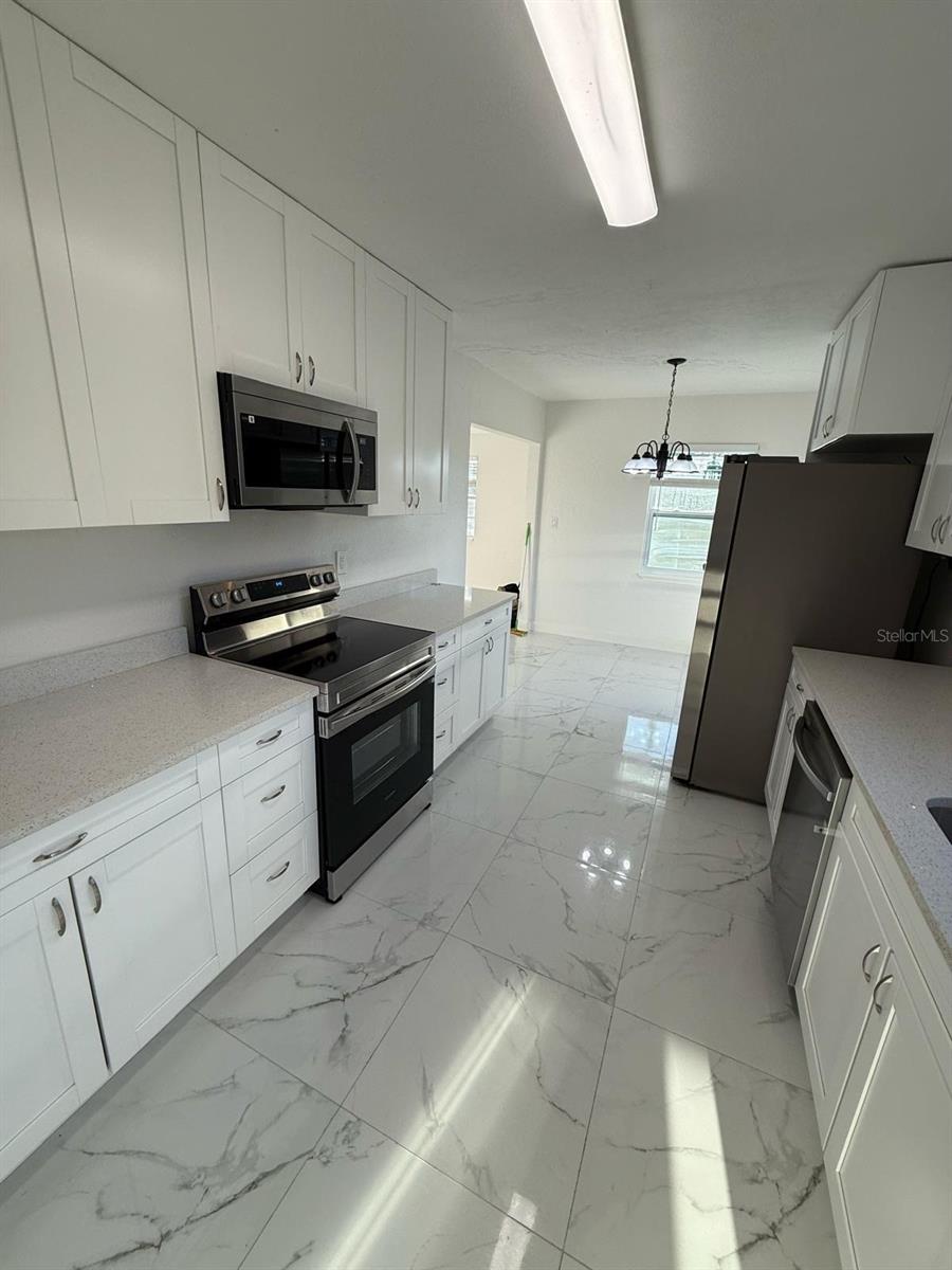 8231 RIVERSIDE DR NE, ST PETERSBURG, FL, 33702