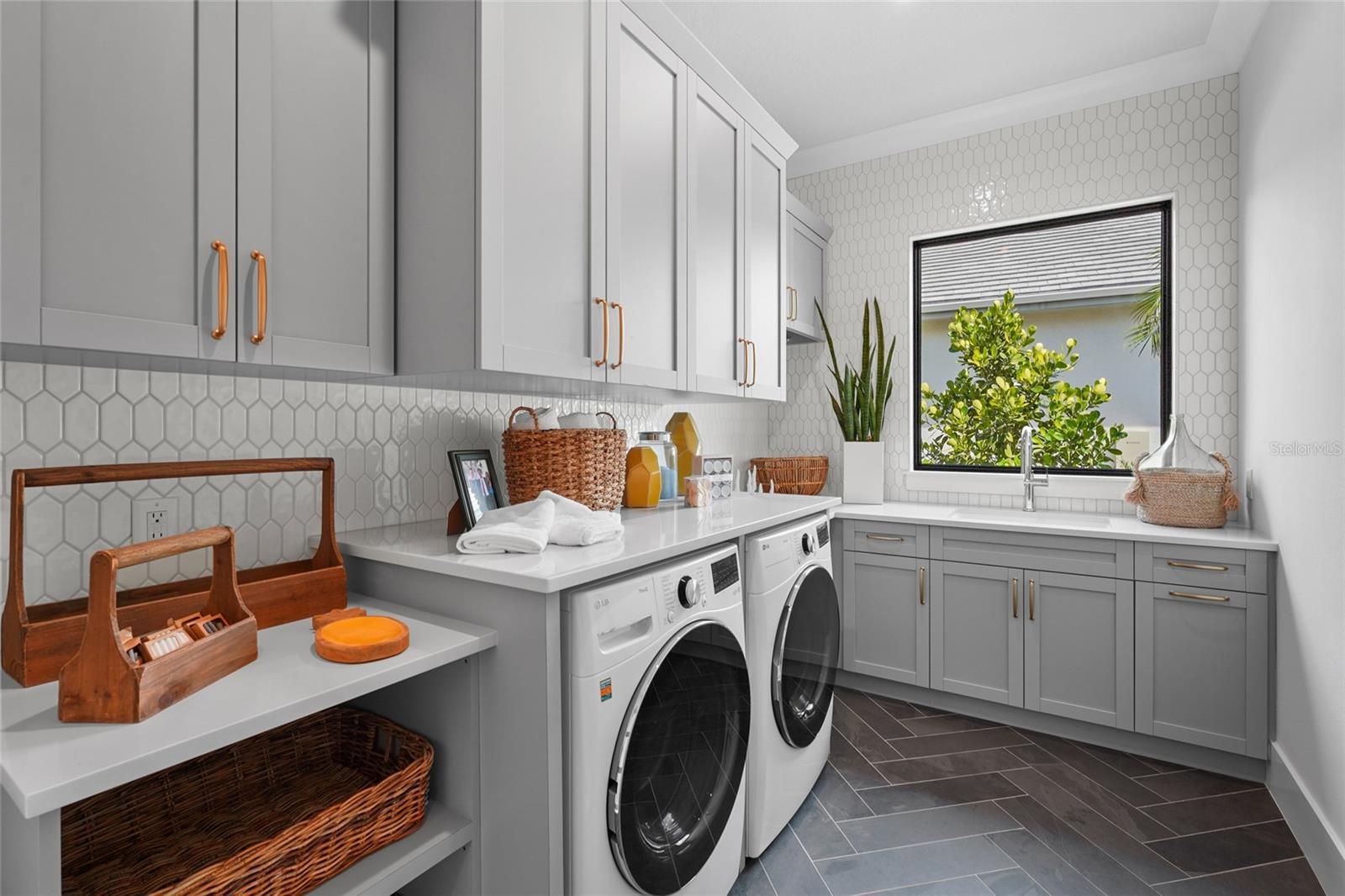 A4653436 Property Photo