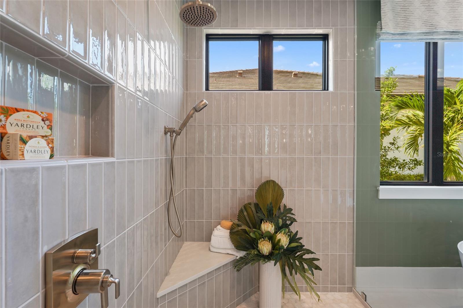 A4653436 Property Photo