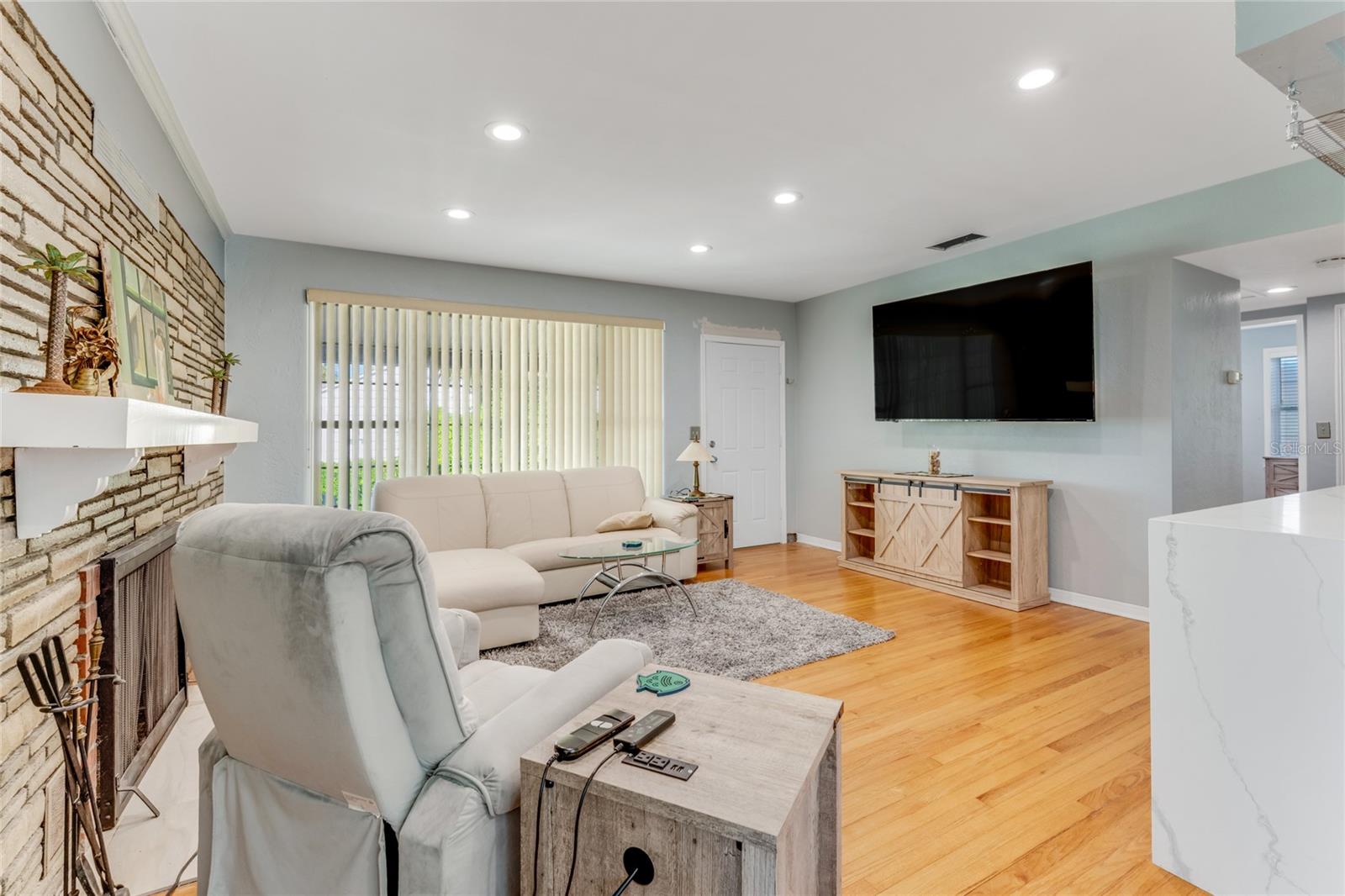 355 HARTFORD AVE, DAYTONA BEACH, FL, 32118