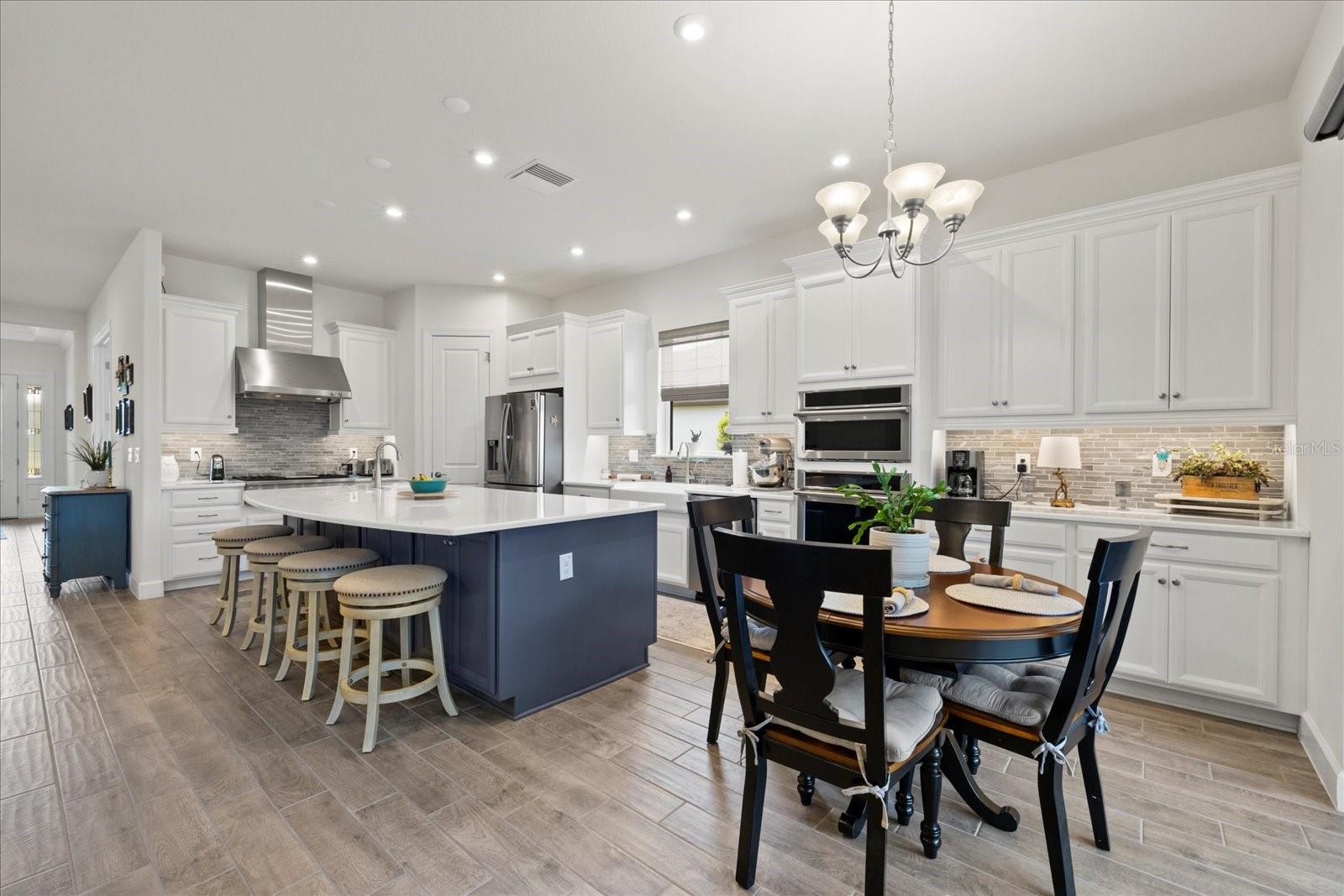 Casual seating area and counter Island seating options