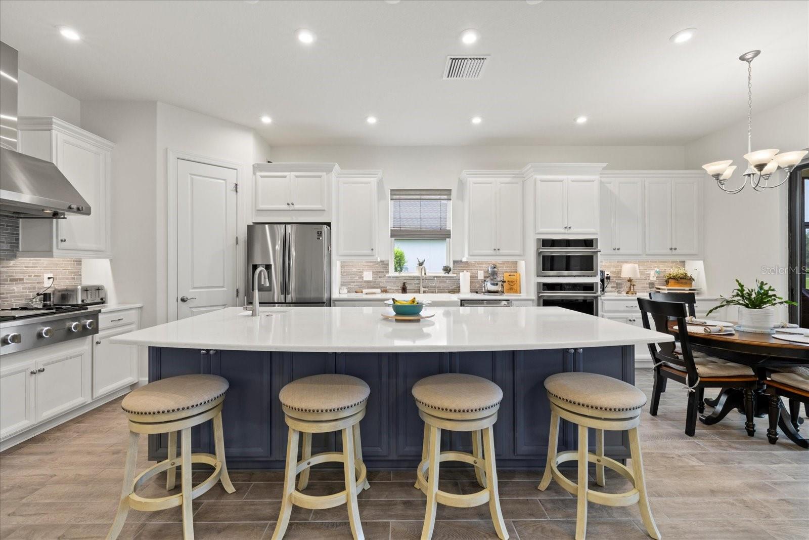 Perfect kitchen to entertain or enjoy some baking time!