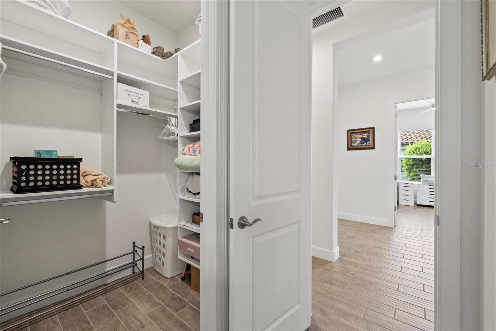 Guest bedroom 2 closet