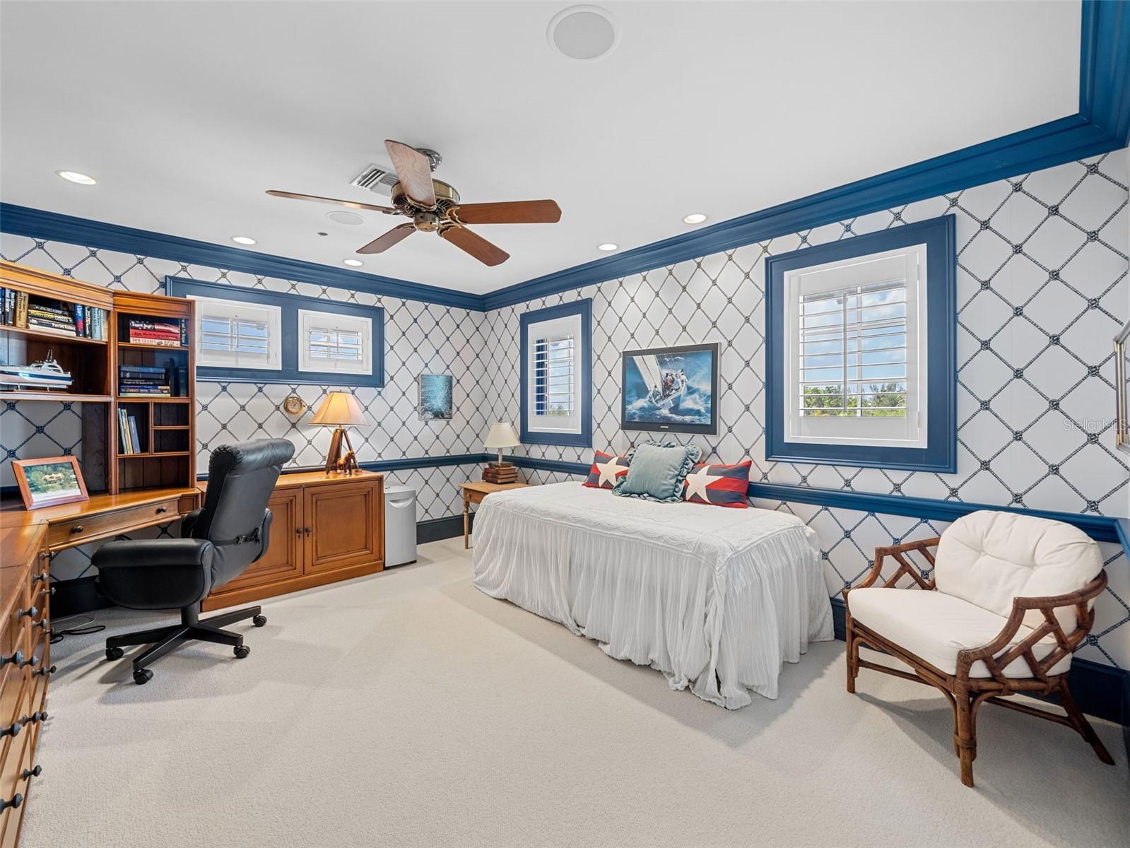 D6142460 Property Photo