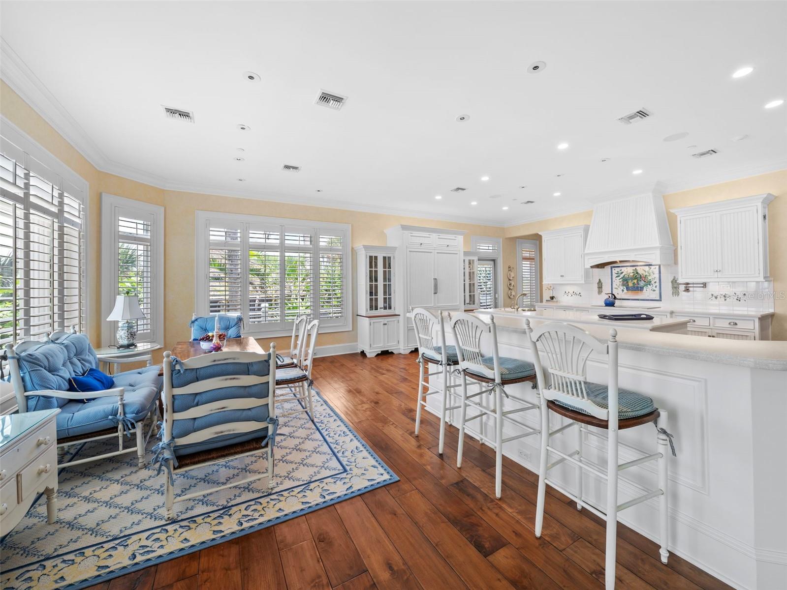 D6142460 Property Photo