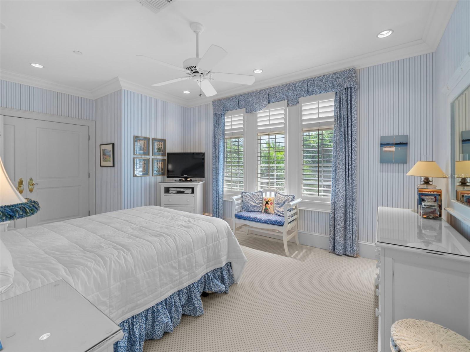 D6142460 Property Photo