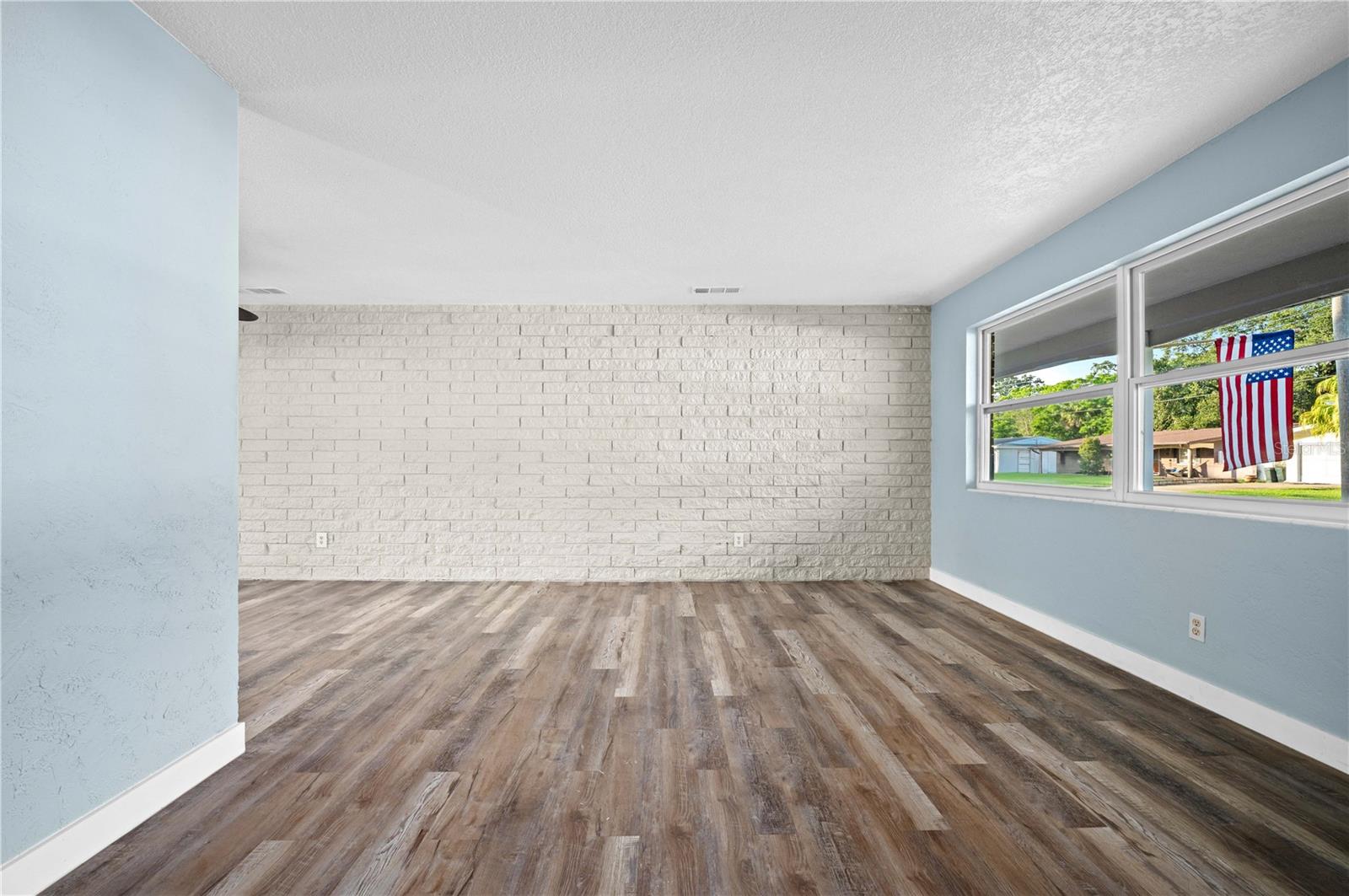 V4942878 Property Photo