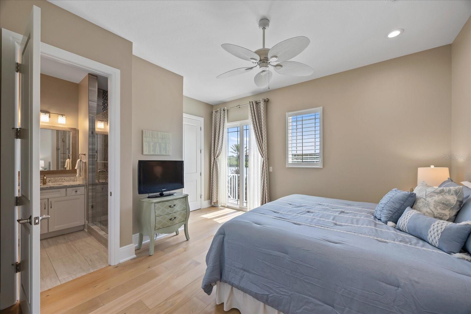 TB8389087 Property Photo