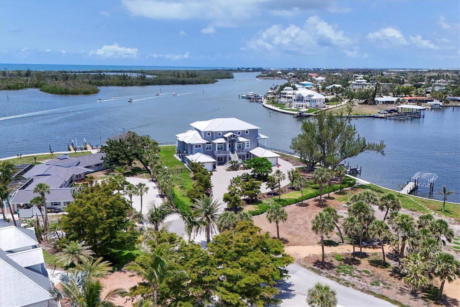 D6142467 Property Photo