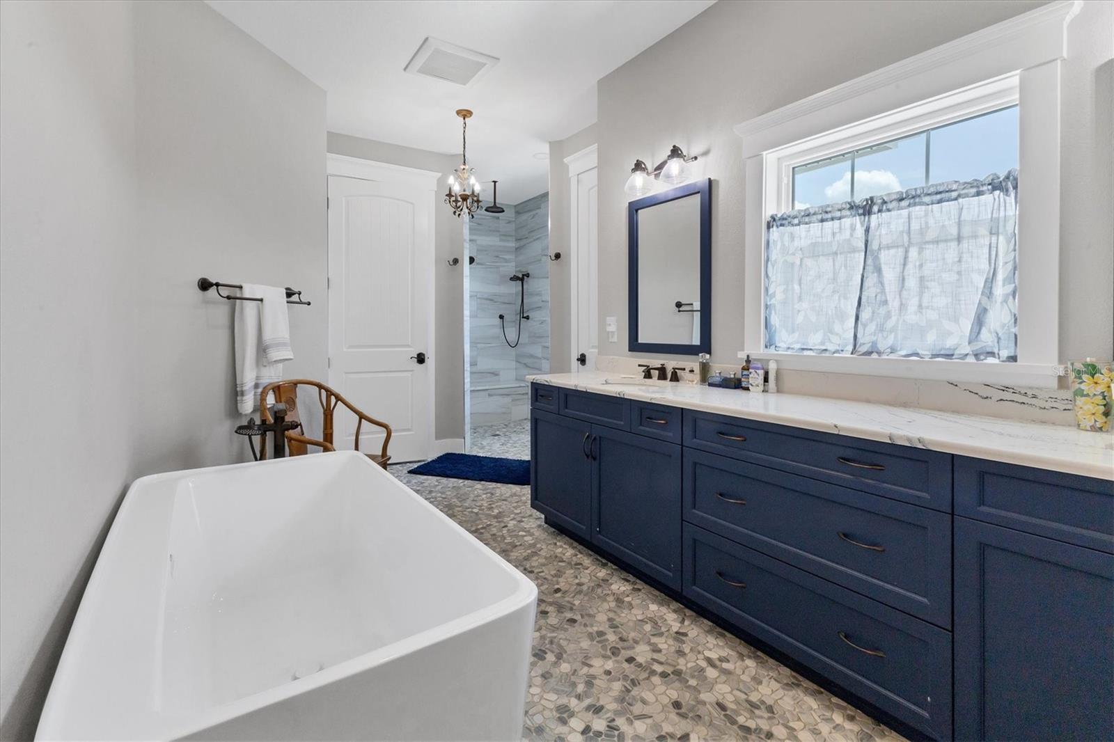 D6142467 Property Photo