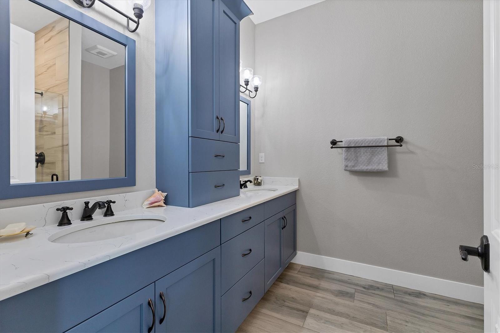 D6142467 Property Photo