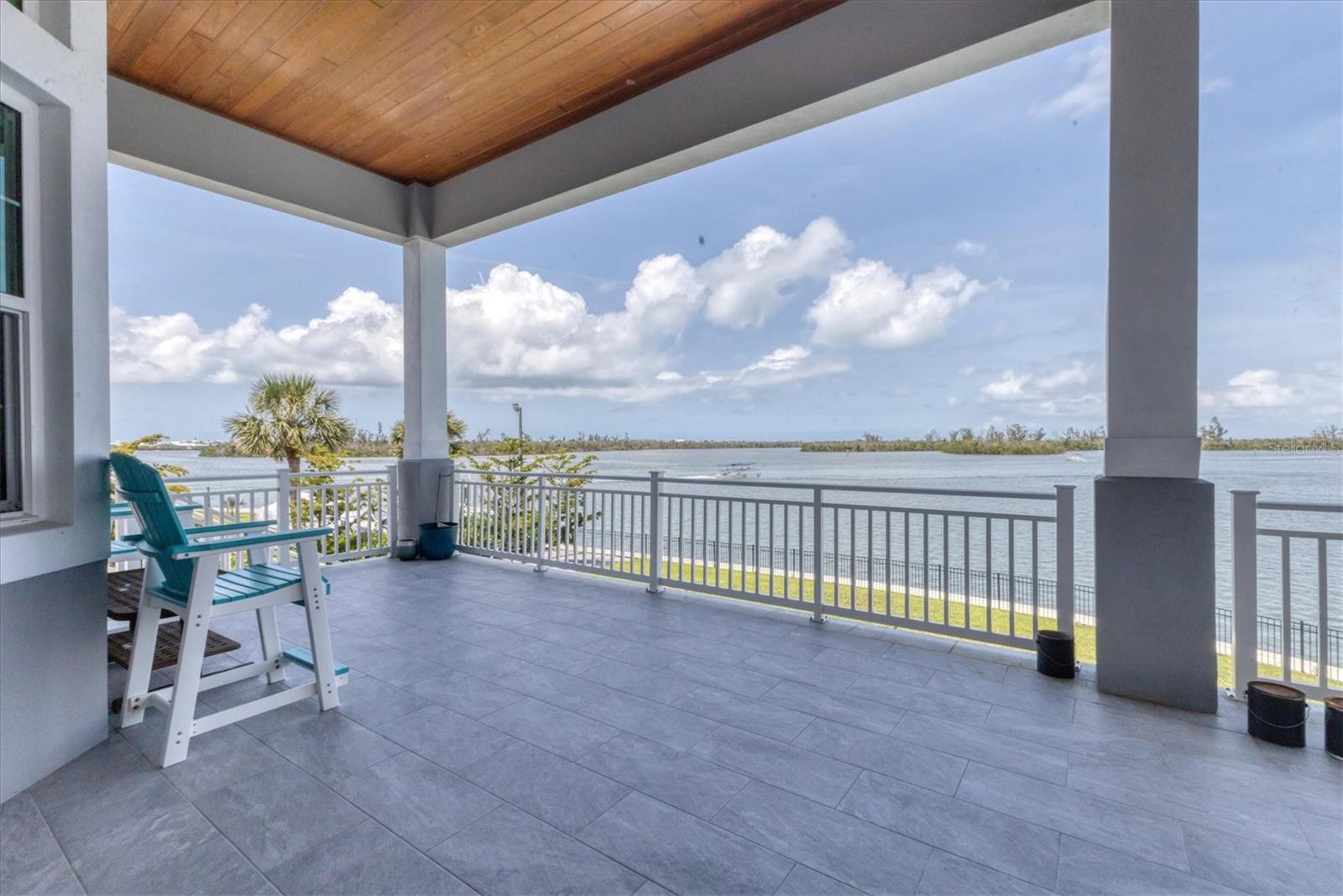 D6142467 Property Photo