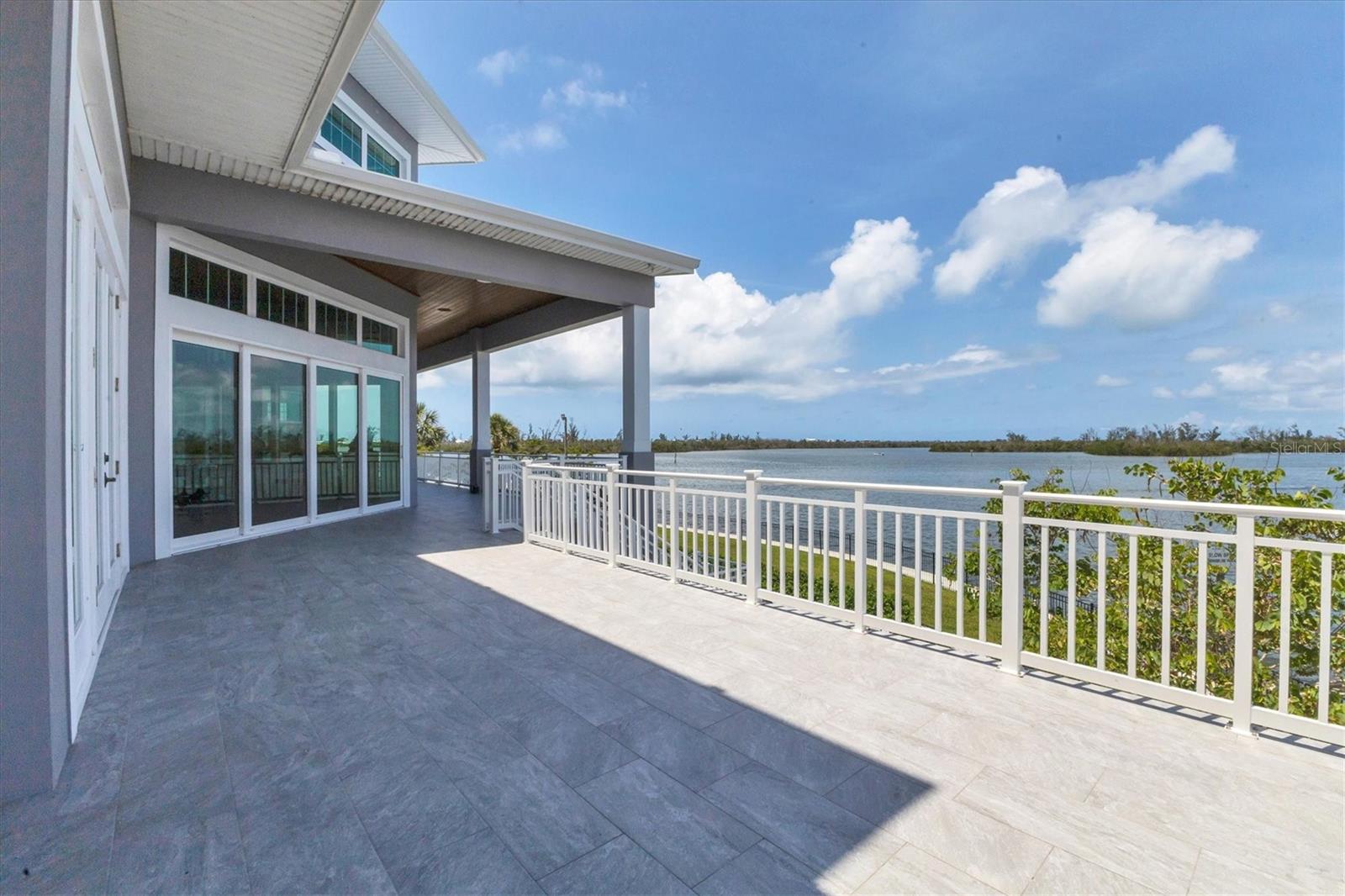 D6142467 Property Photo