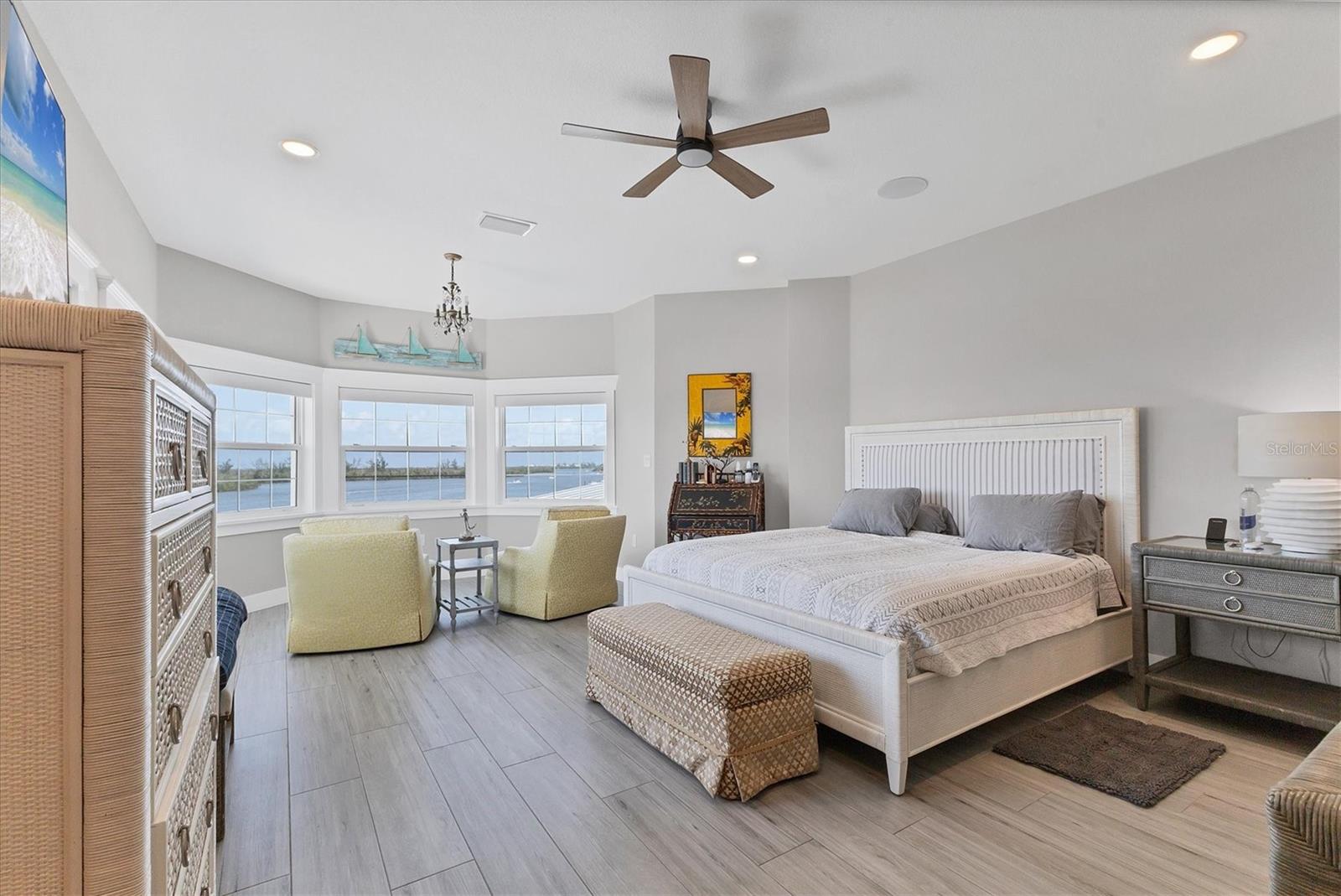 D6142467 Property Photo