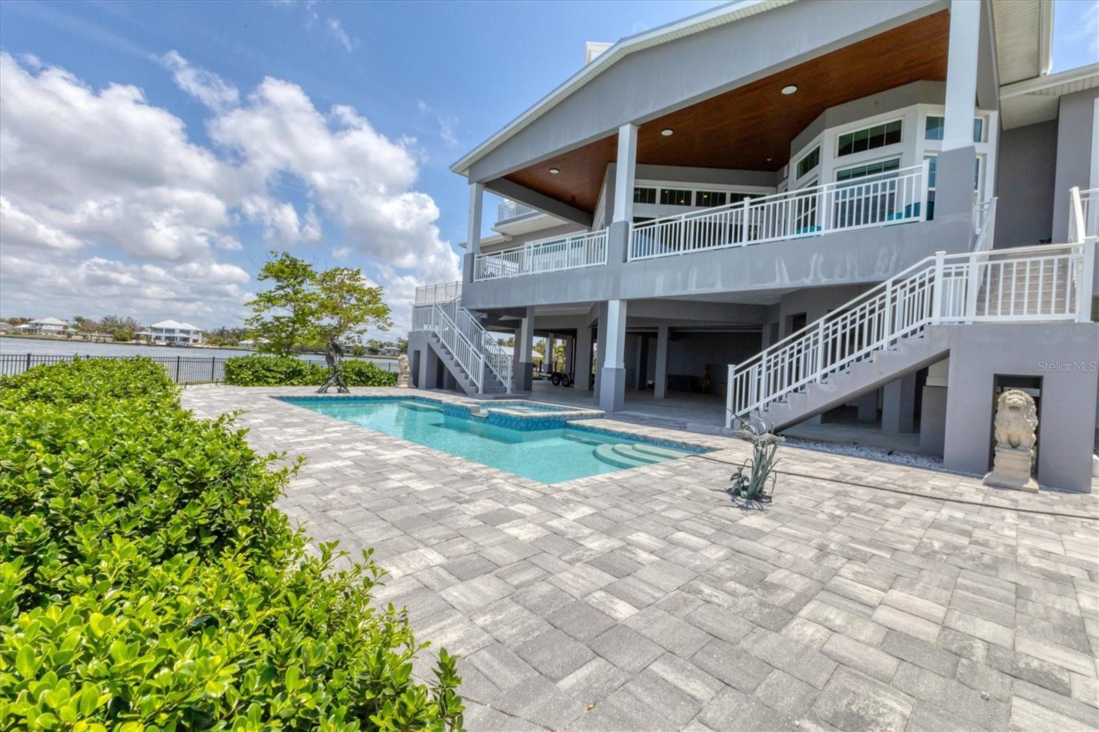 D6142467 Property Photo