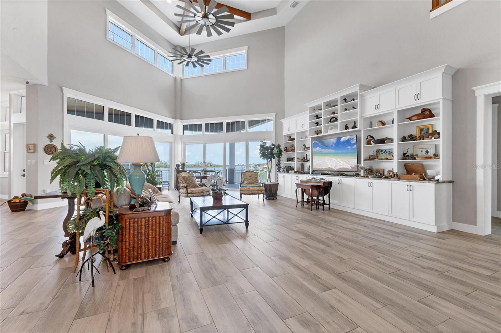 D6142467 Property Photo