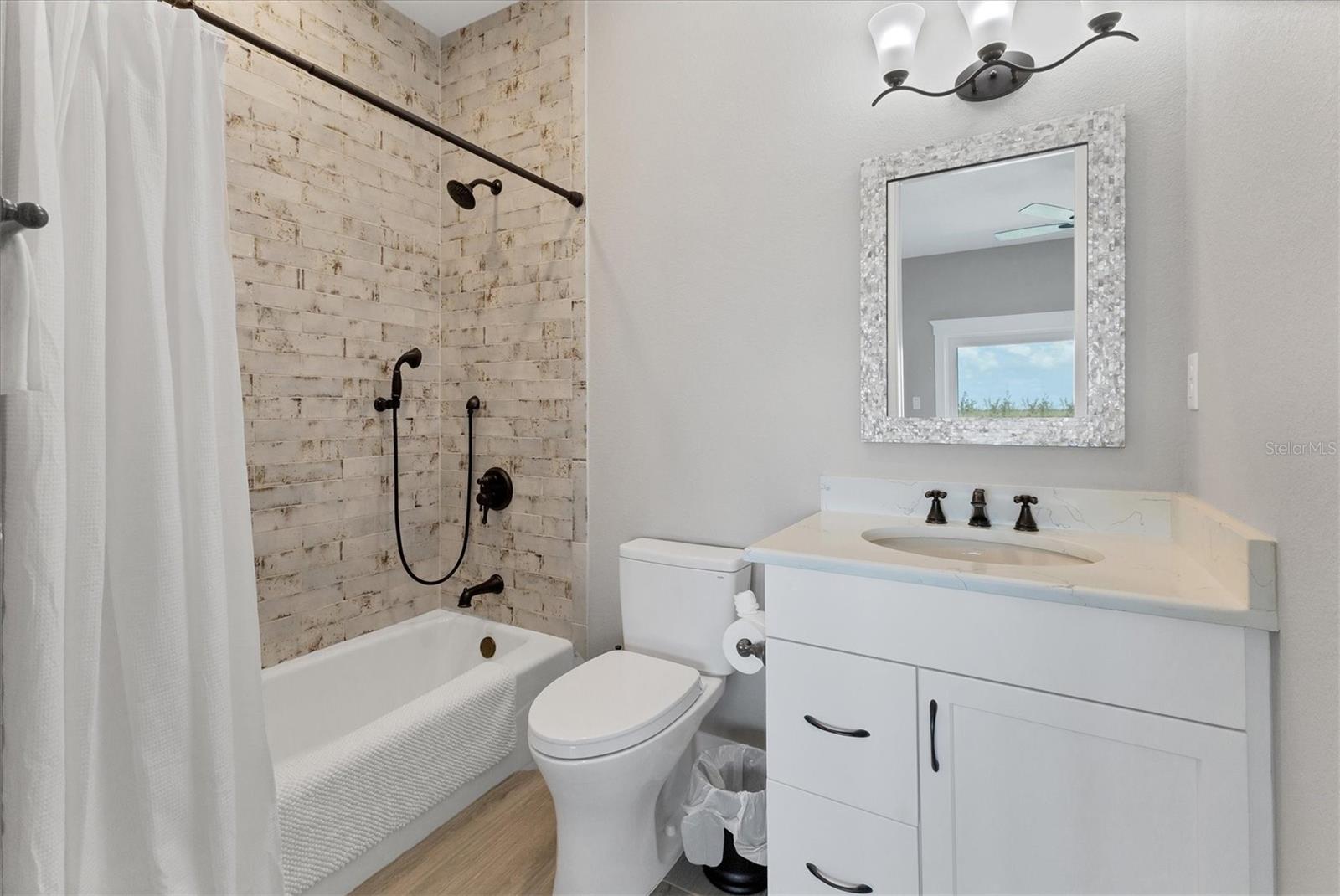 D6142467 Property Photo