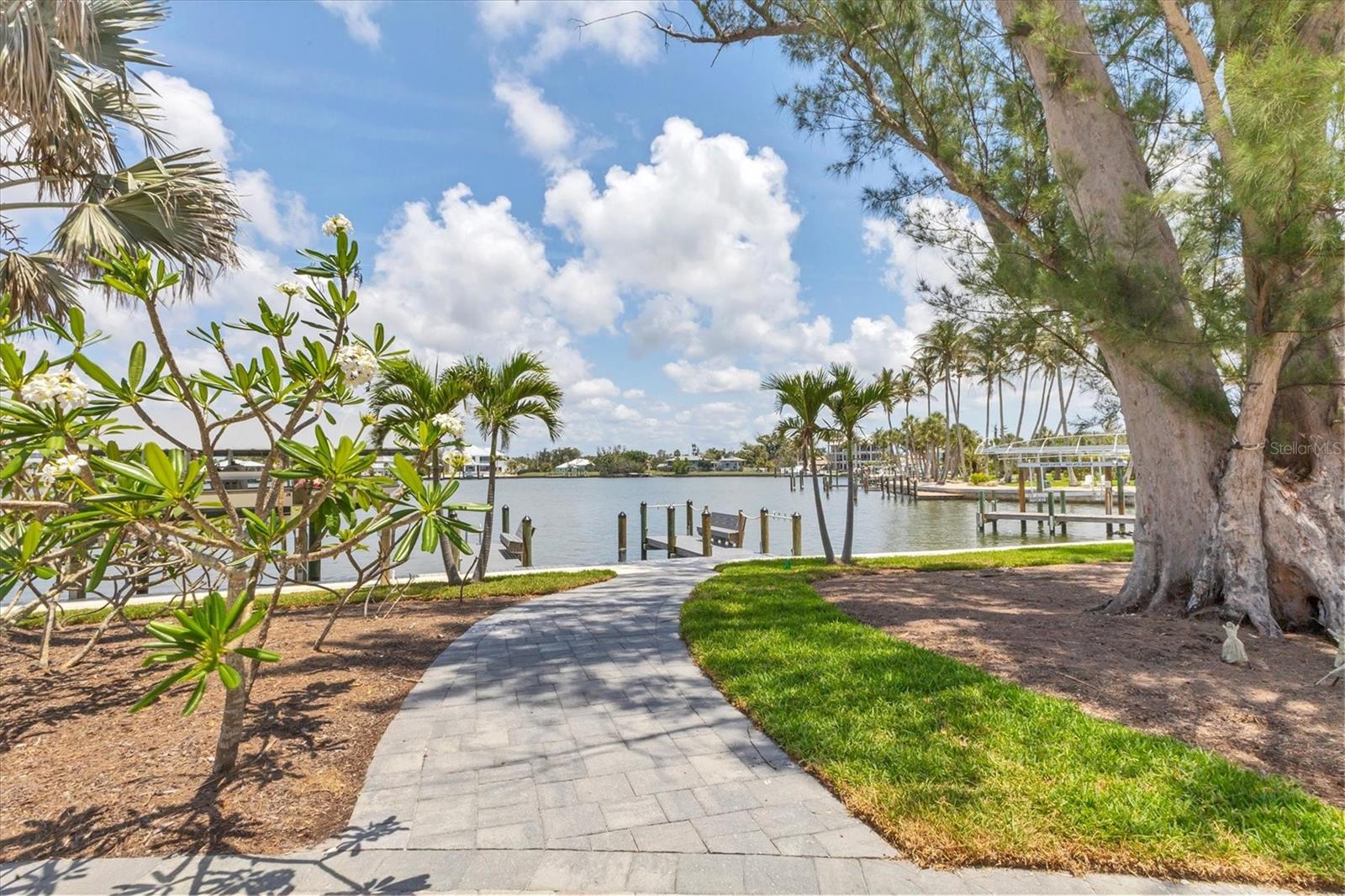 D6142467 Property Photo