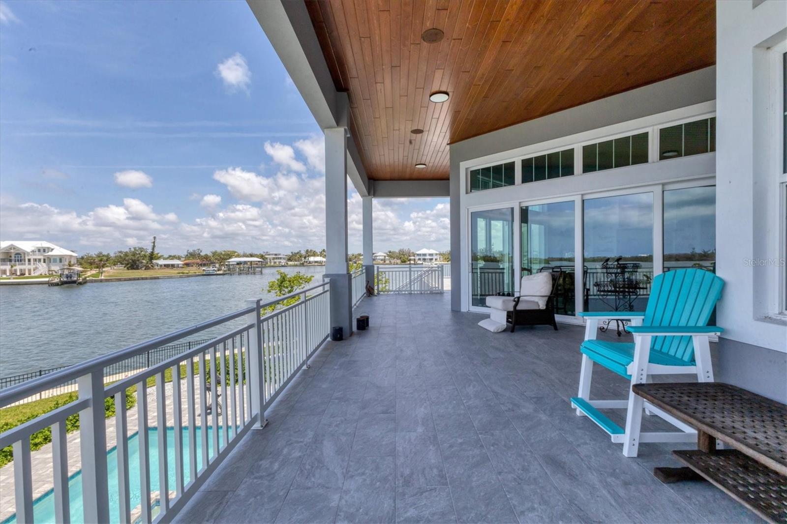 D6142467 Property Photo