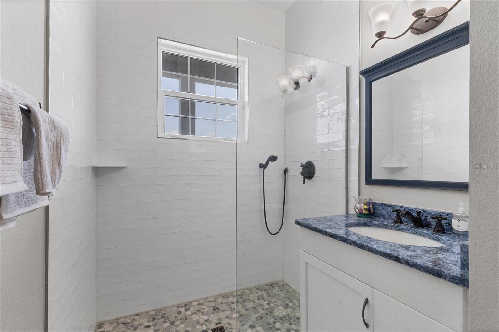 D6142467 Property Photo