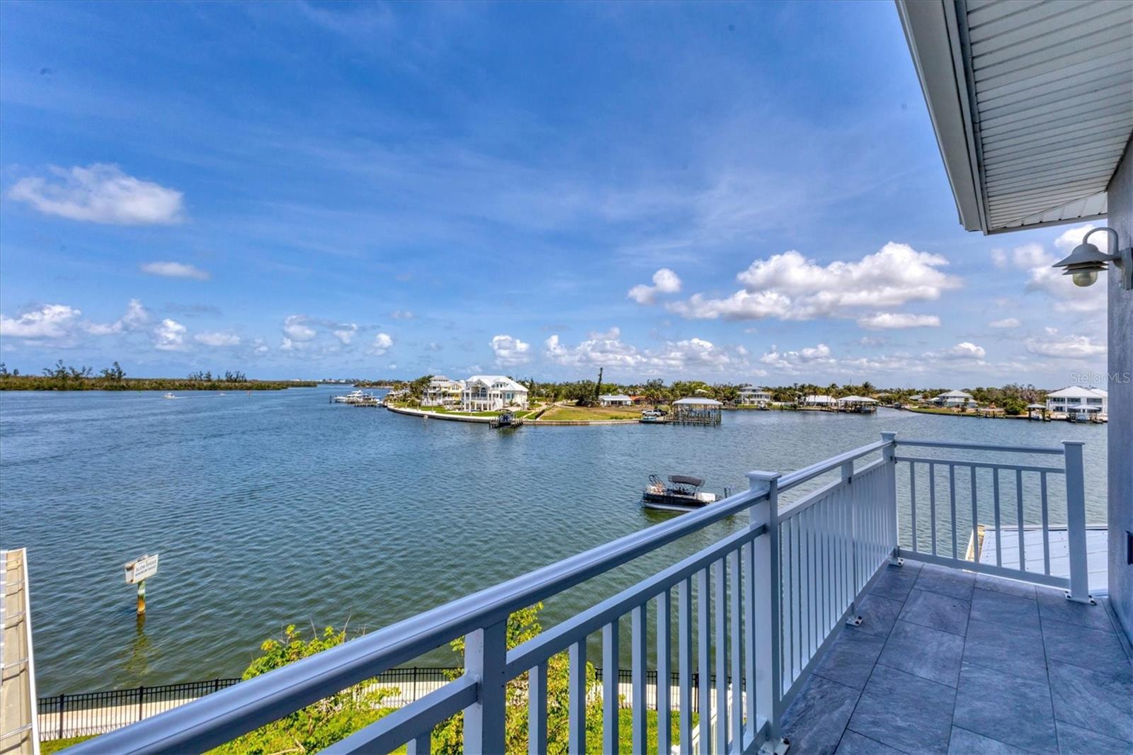 D6142467 Property Photo