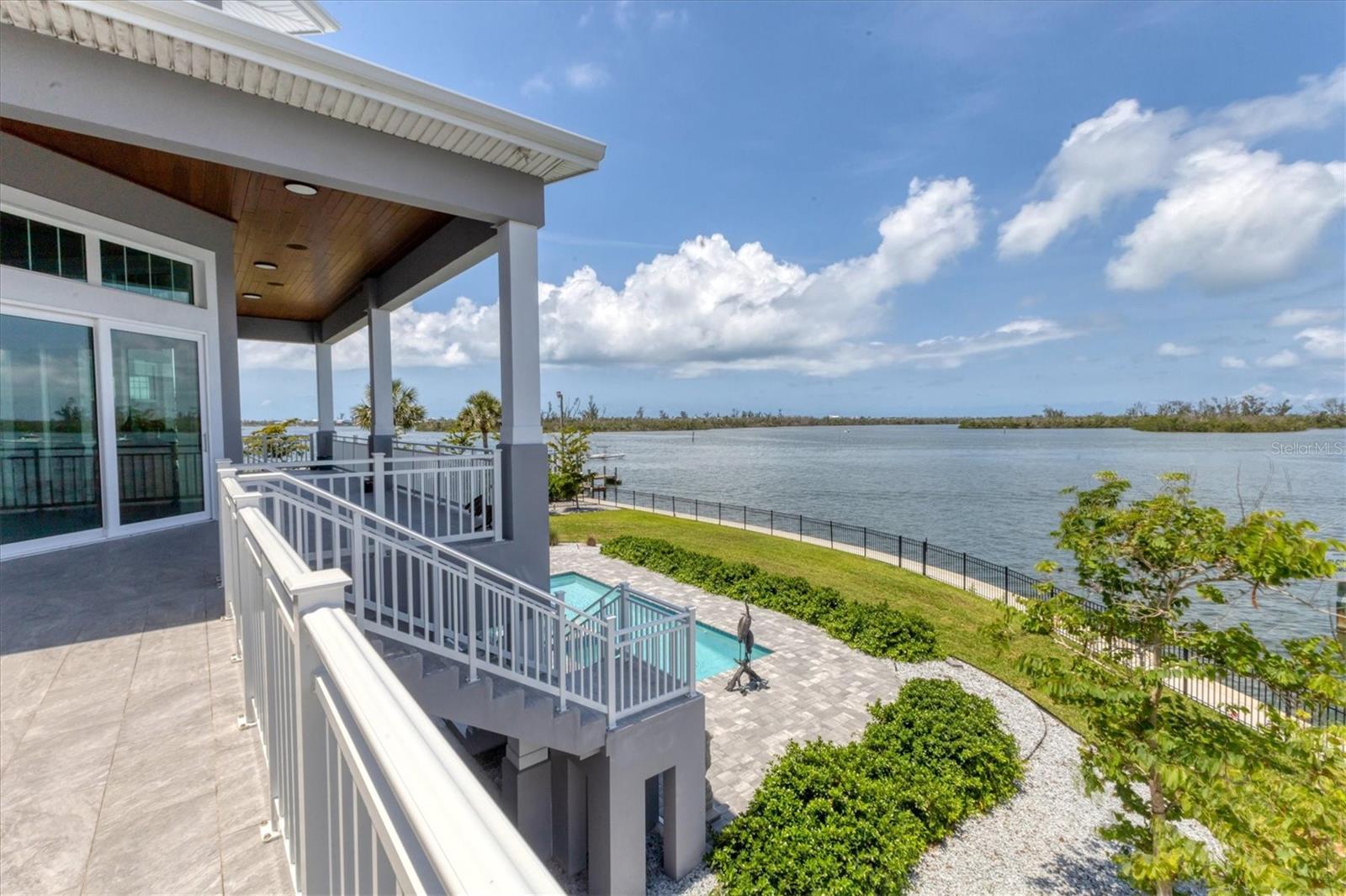 D6142467 Property Photo