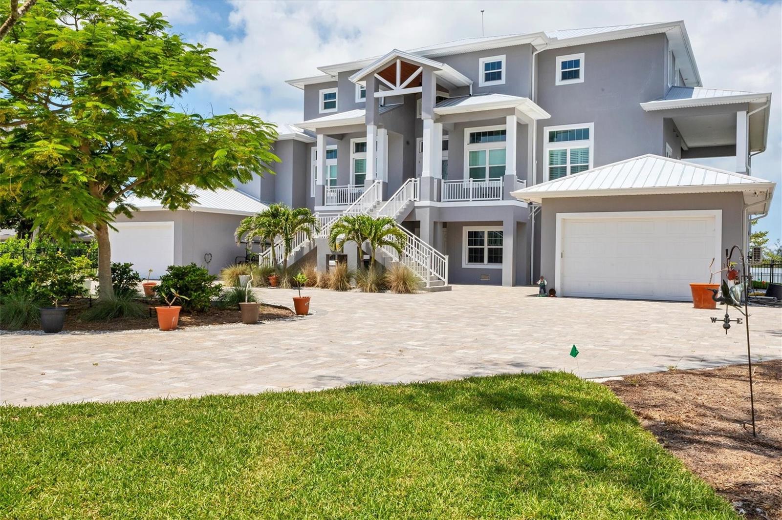 D6142467 Property Photo