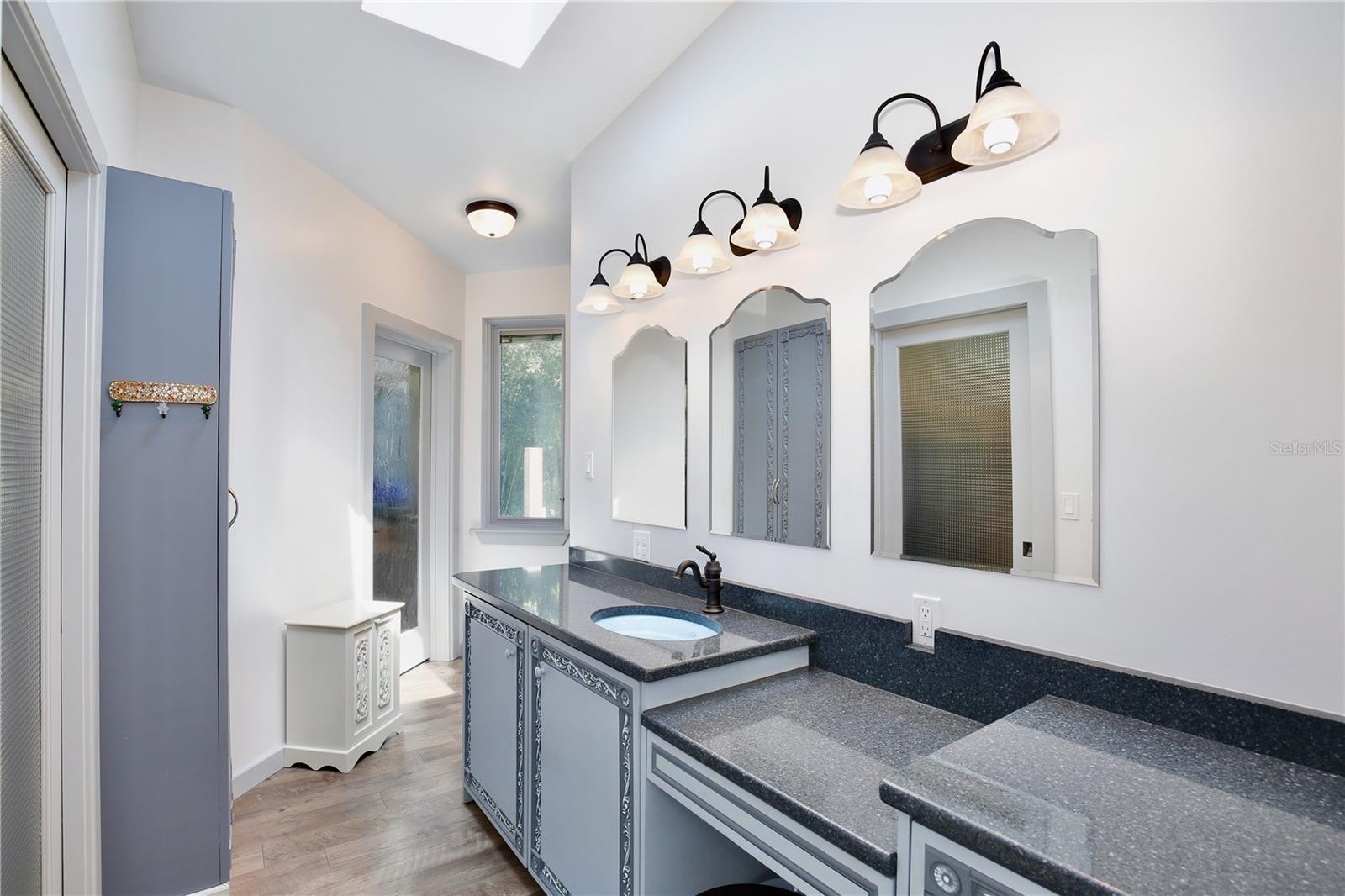 O6311609 Property Photo